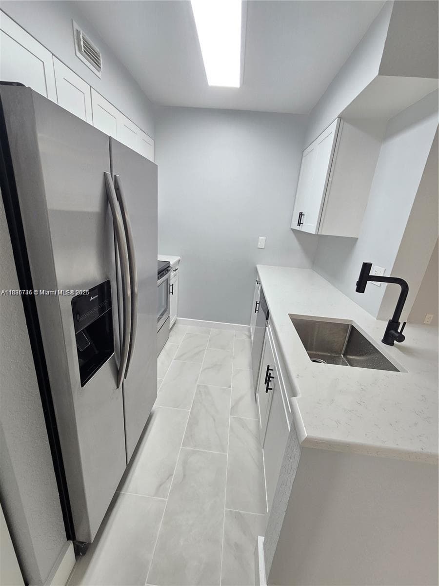 LAKEVIEW CLUB CONDO · #108 in Oakland Park - Photo 3