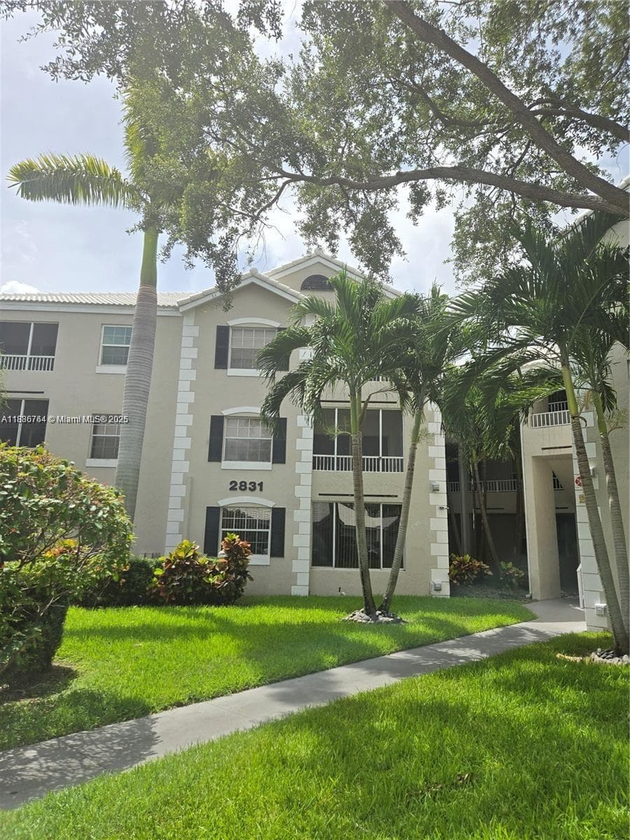 LAKEVIEW CLUB CONDO · #108 in Oakland Park - Photo 17