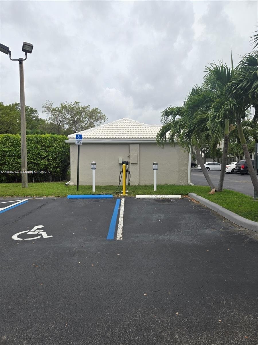 LAKEVIEW CLUB CONDO · #108 in Oakland Park - Photo 22