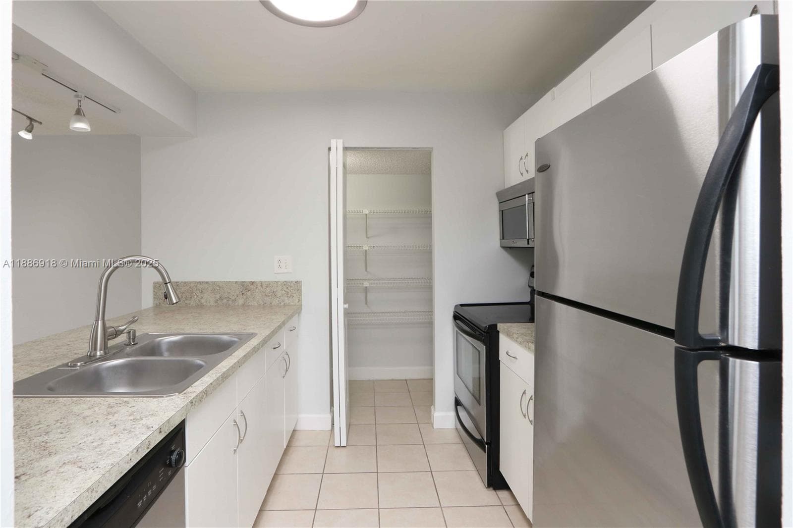 MADISON DOWNTOWN CONDO · #W-305 in Miami - Photo 3