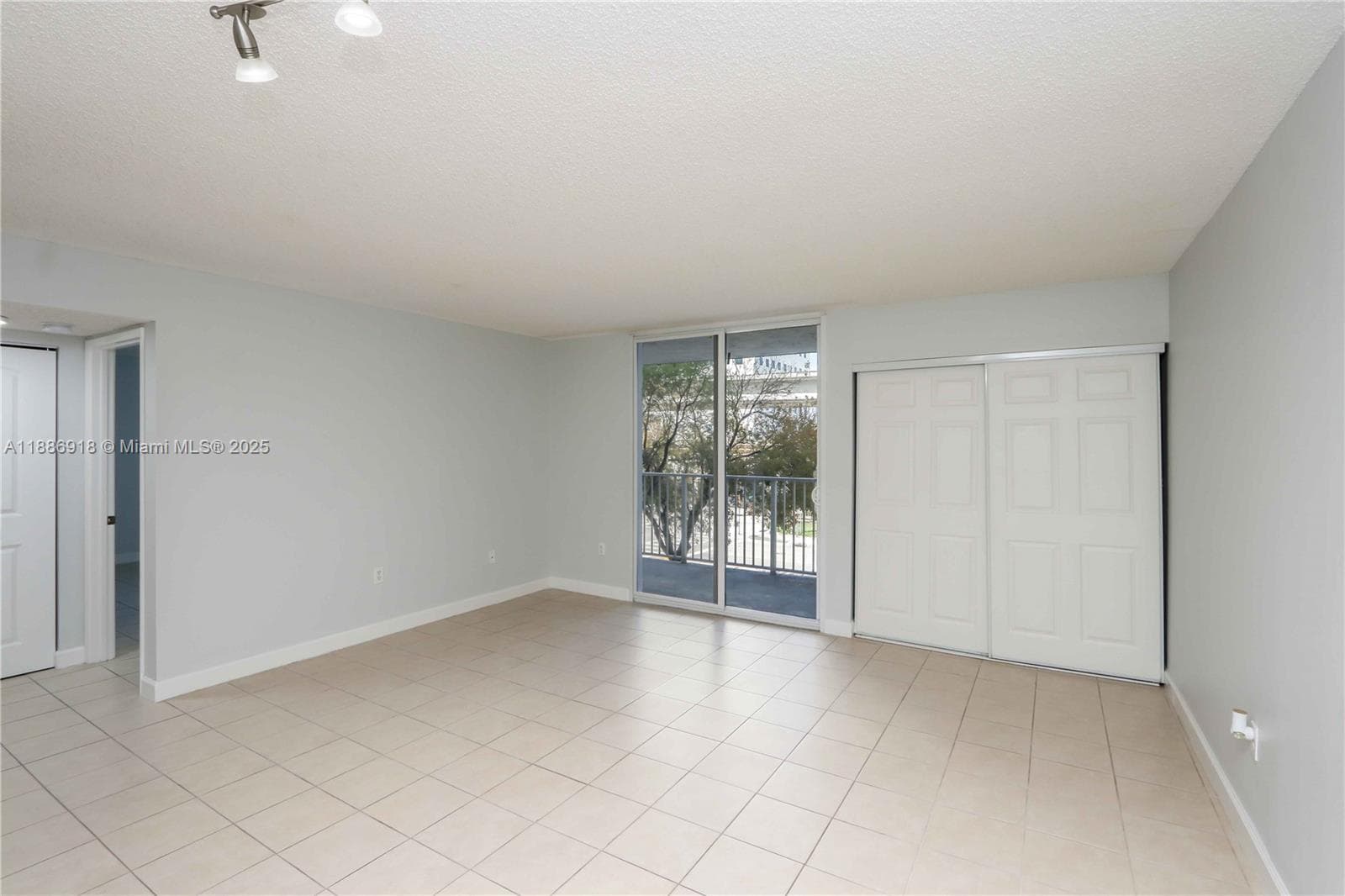 MADISON DOWNTOWN CONDO · #W-305 in Miami - Photo 5