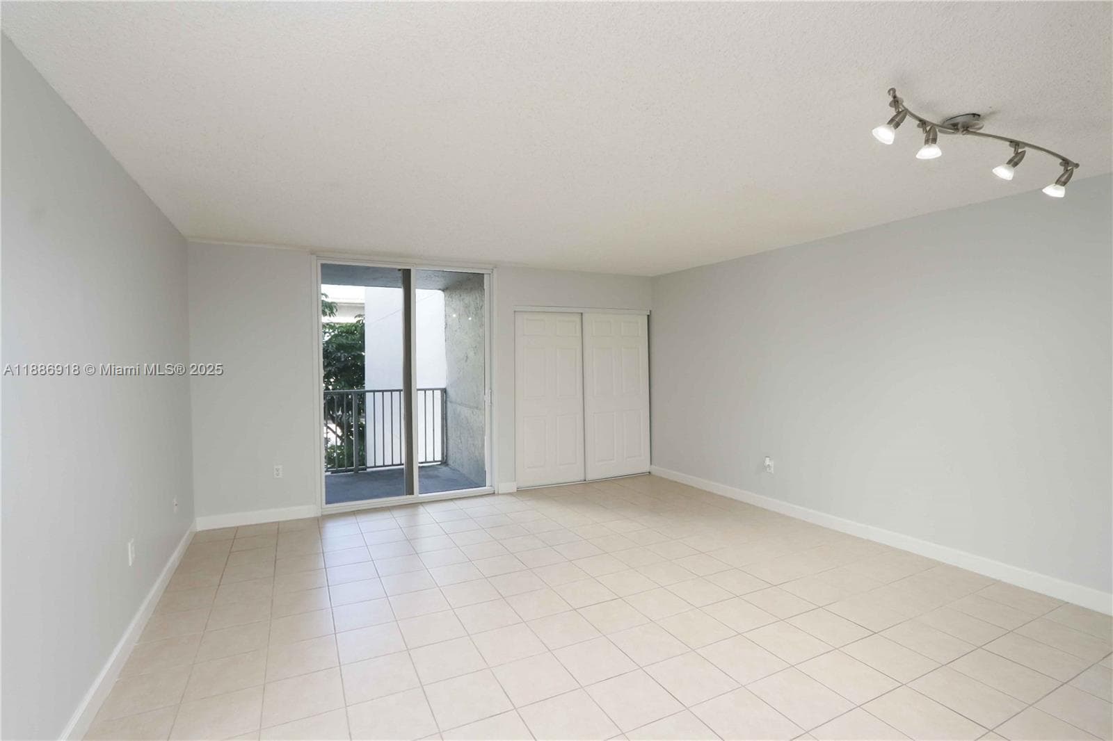 MADISON DOWNTOWN CONDO · #W-305 in Miami - Photo 4