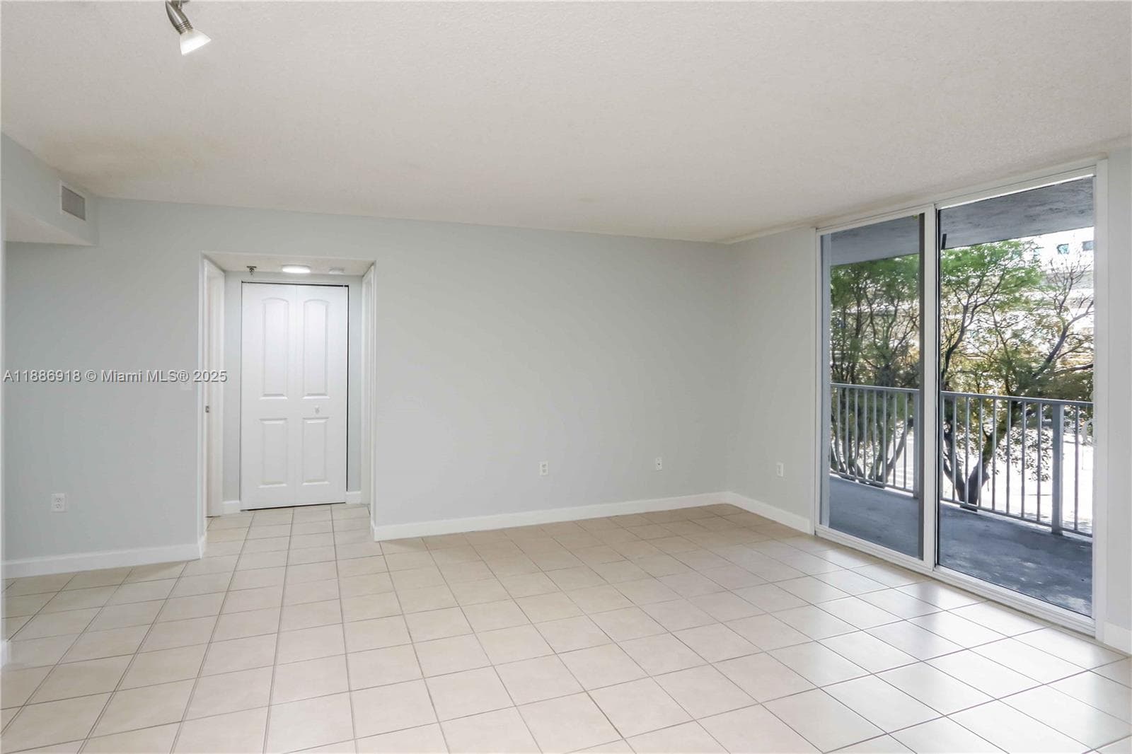 MADISON DOWNTOWN CONDO · #W-305 in Miami - Photo 8