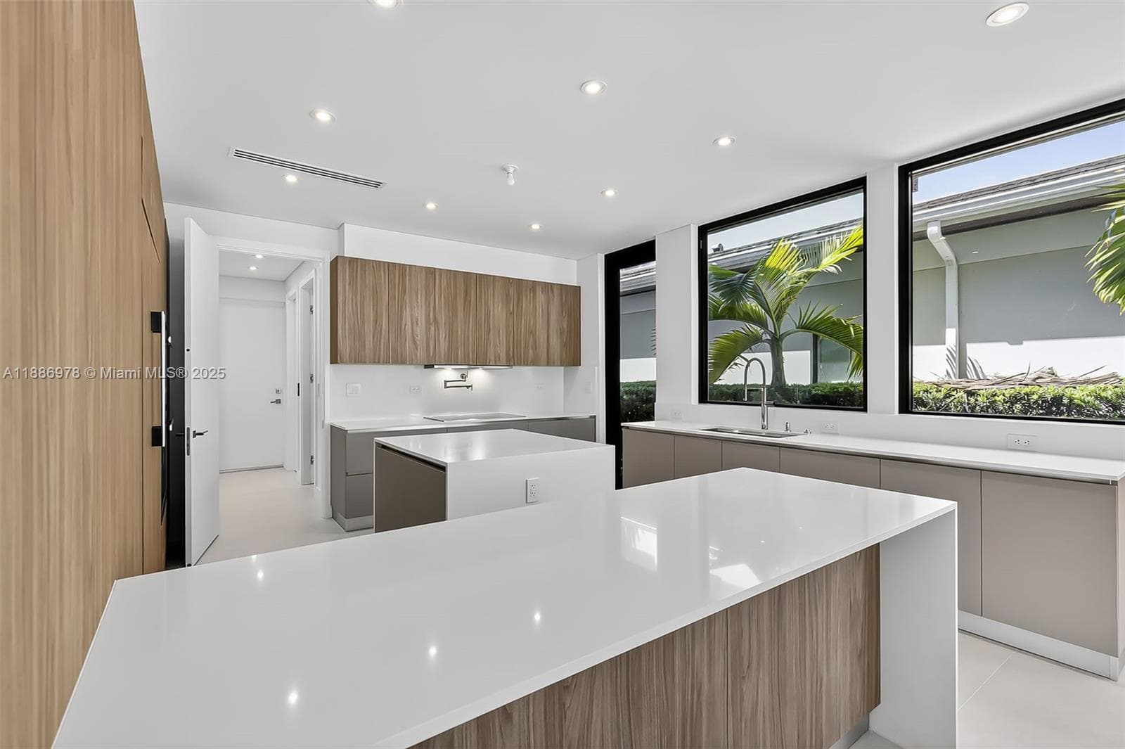 620 Solar Isle Dr photo 34
