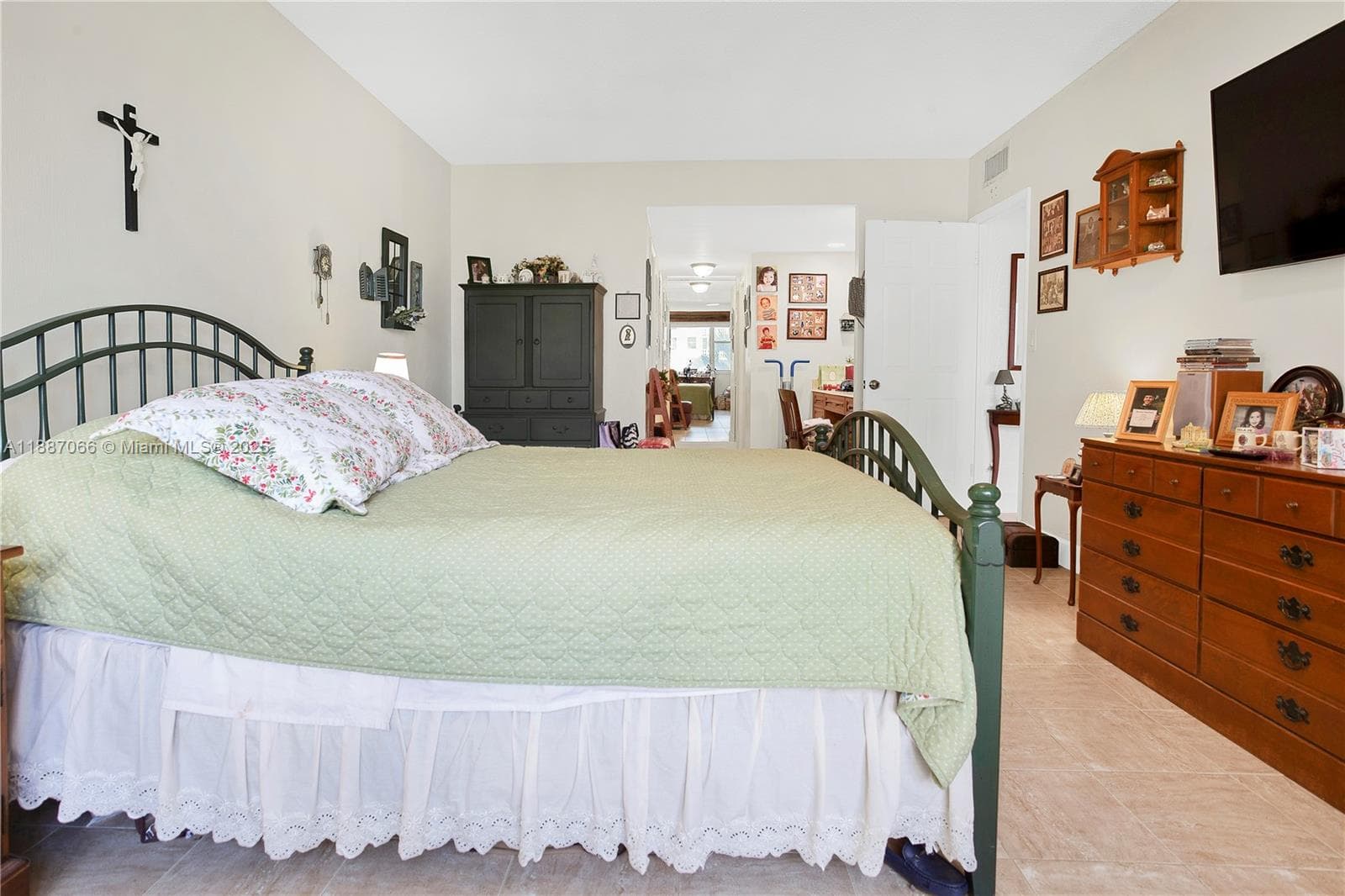 Hillcrest · #419C in Hollywood - Photo 15