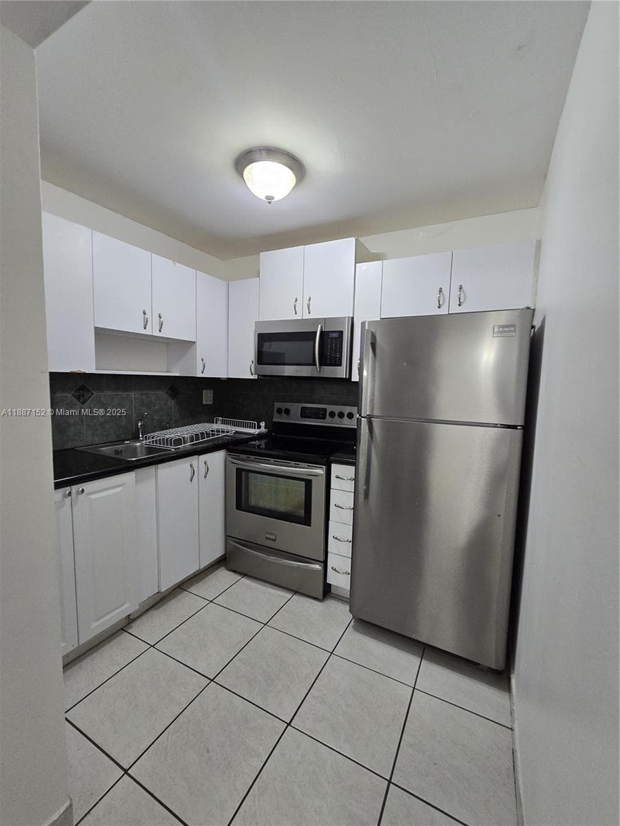 FLAMINGO COURT CONDO · #2-407 in Miami - Photo 1