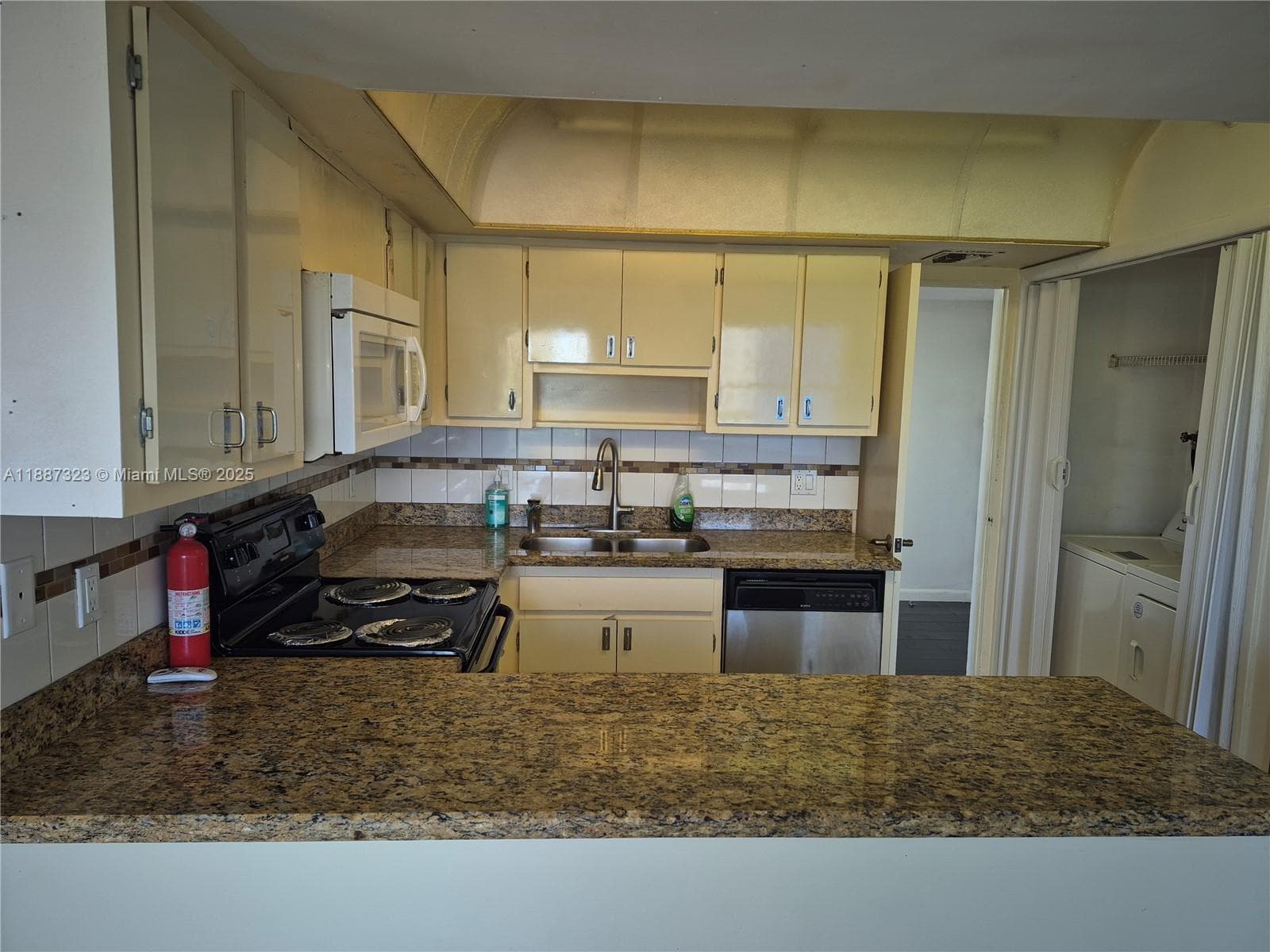 HILLCREST EAST NO 26 COND · #602-4 in Hollywood - Photo 6