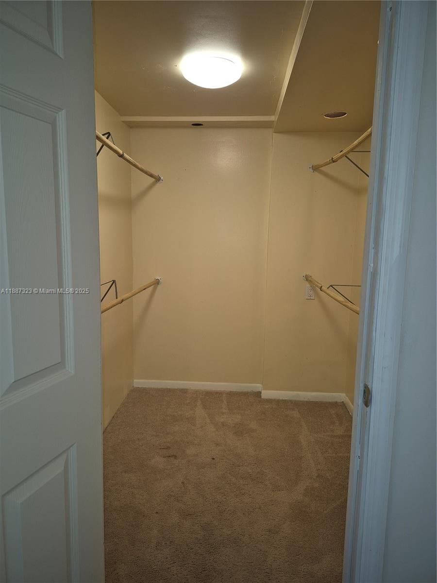 HILLCREST EAST NO 26 COND · #602-4 in Hollywood - Photo 17