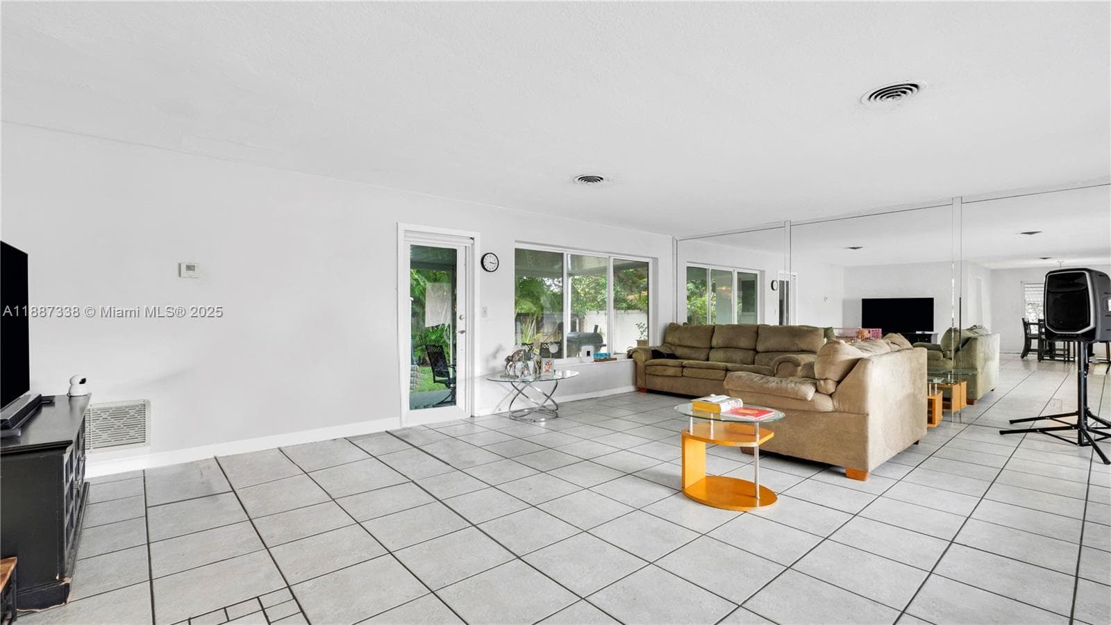 3145 Hollywood Blvd photo 16