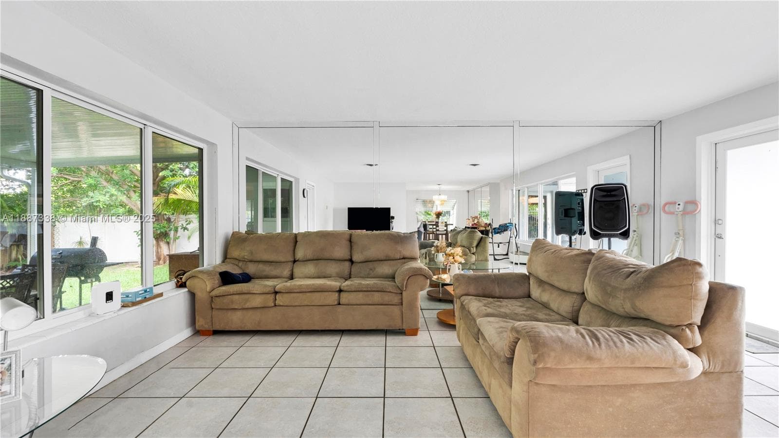 3145 Hollywood Blvd photo 18