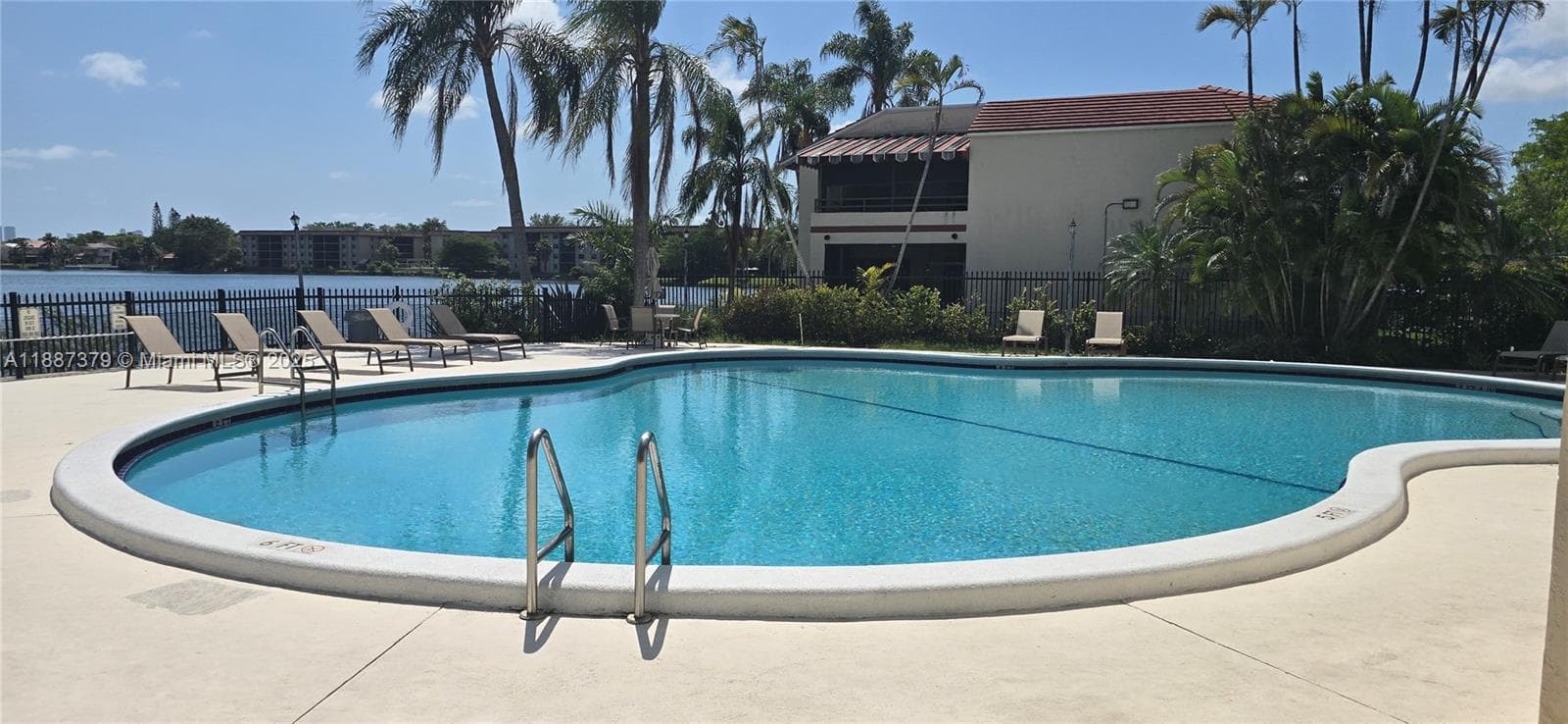 QUATRAINE · #6 in Miami - Photo 29
