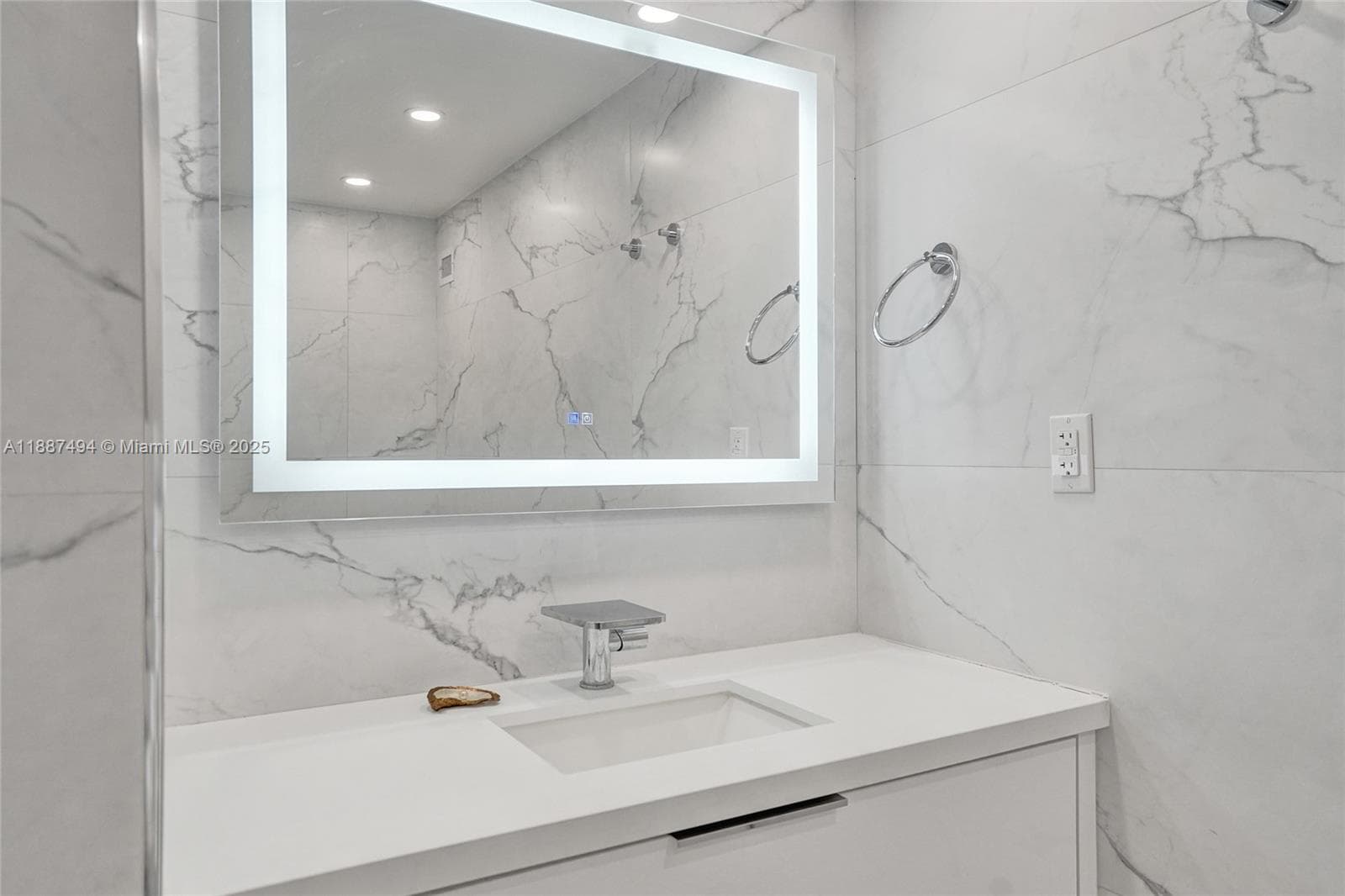 Seacoast 5151 · #12E in Miami Beach - Photo 27