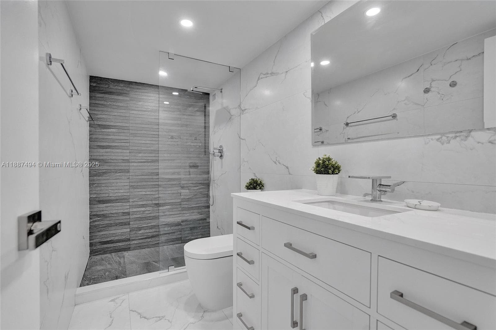 Seacoast 5151 · #12E in Miami Beach - Photo 15