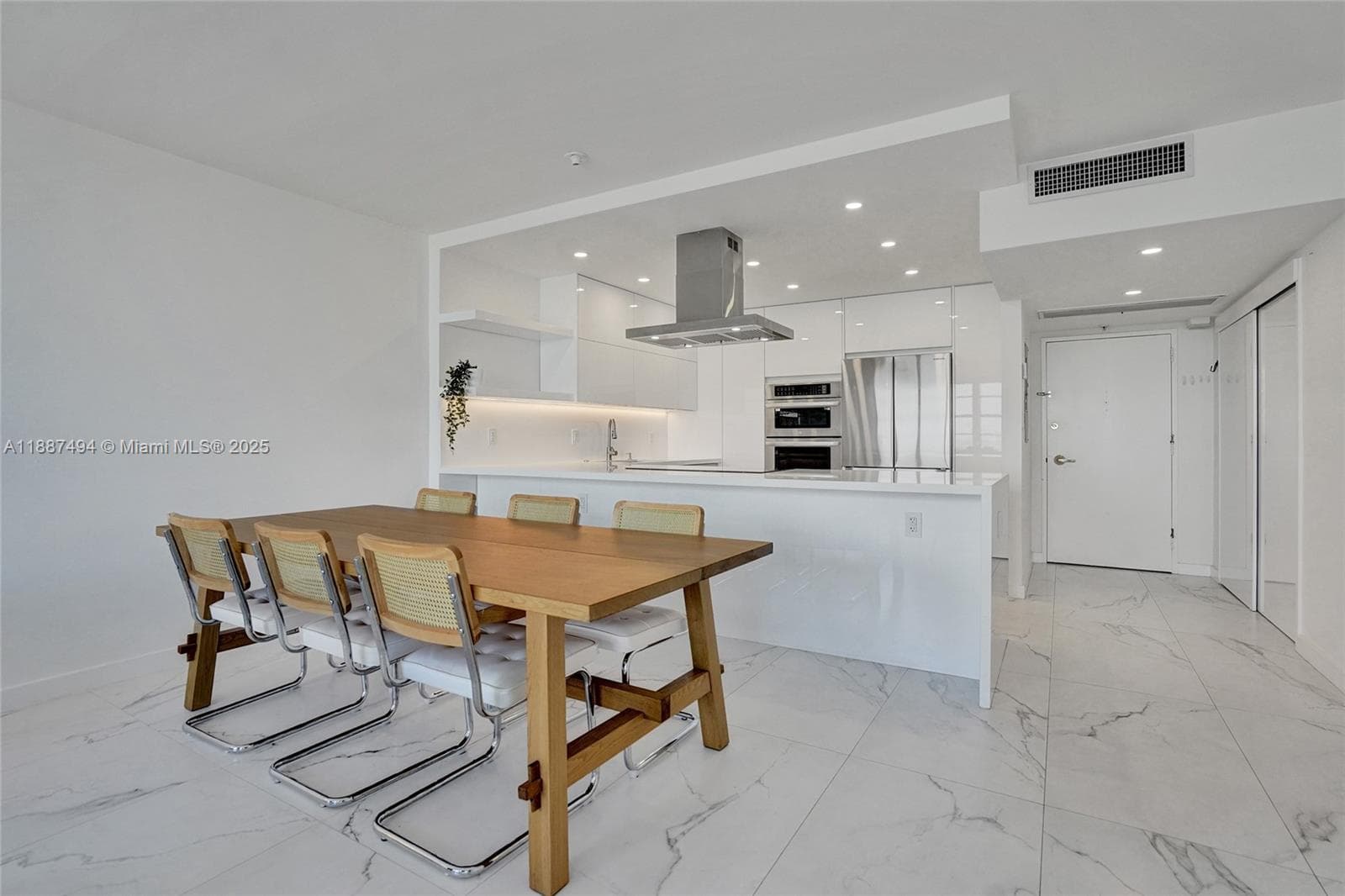 Seacoast 5151 · #12E in Miami Beach - Photo 11