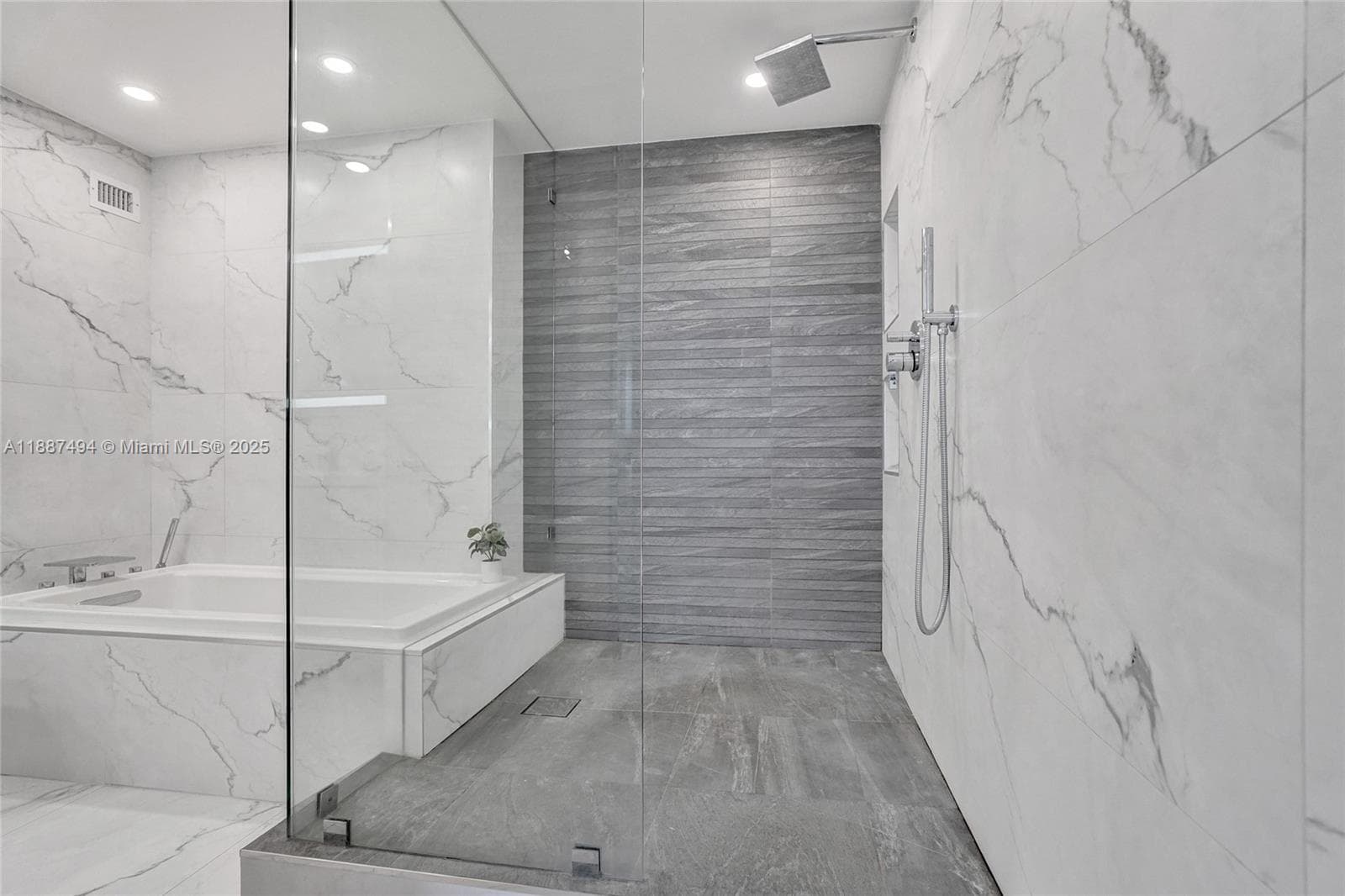Seacoast 5151 · #12E in Miami Beach - Photo 25