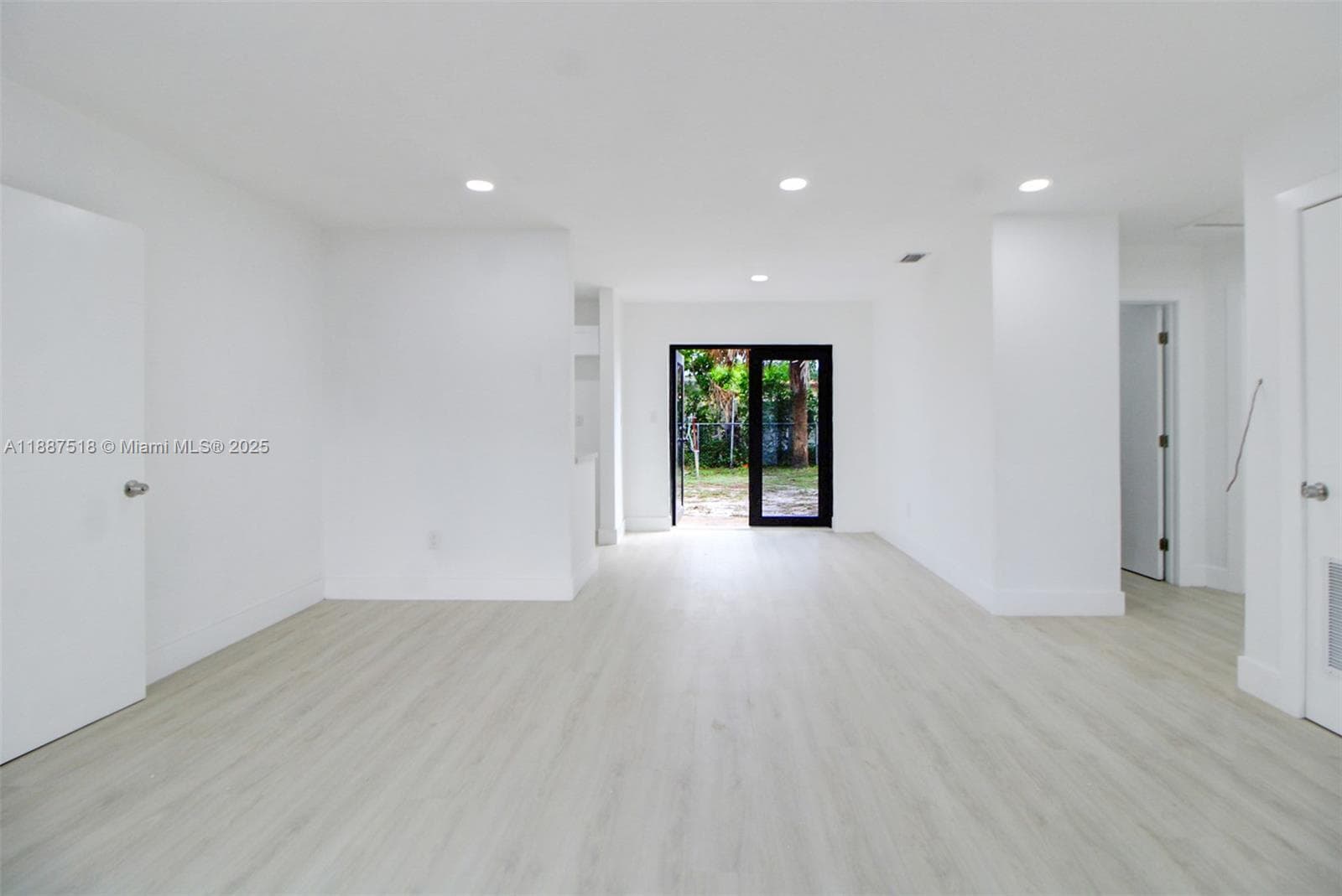 1640 NW 27th Ave photo 12