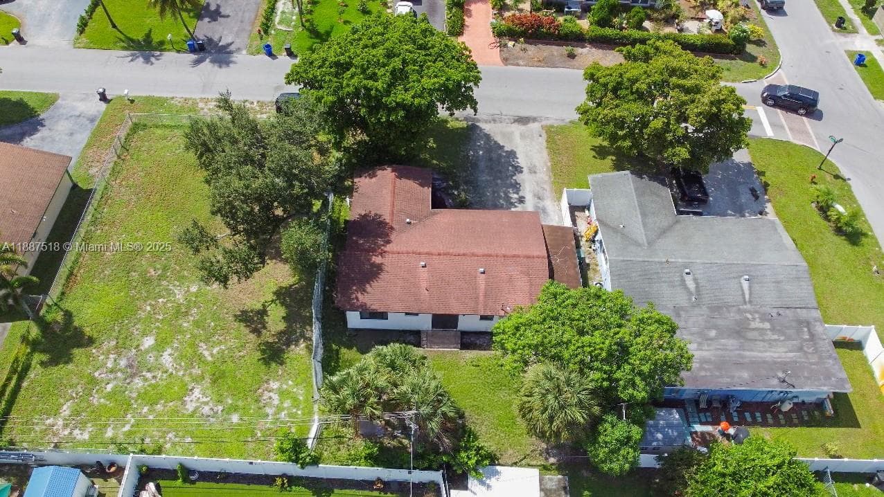 1640 NW 27th Ave photo 10