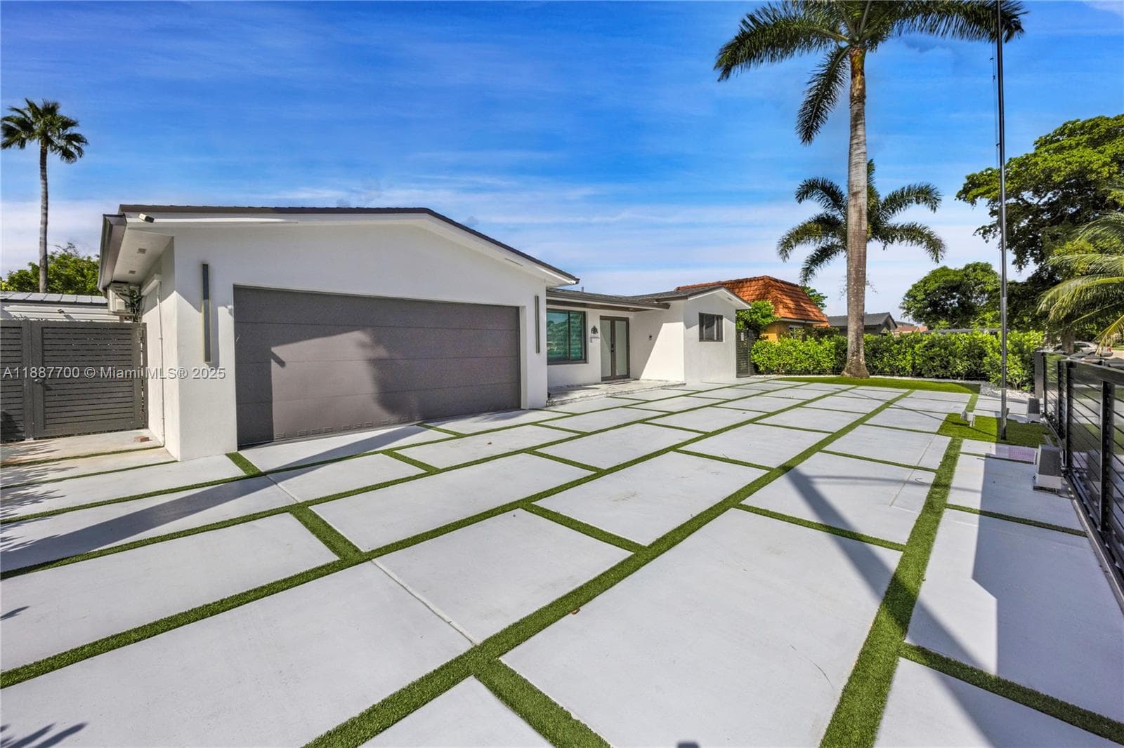 5501 Mckinley St photo 3