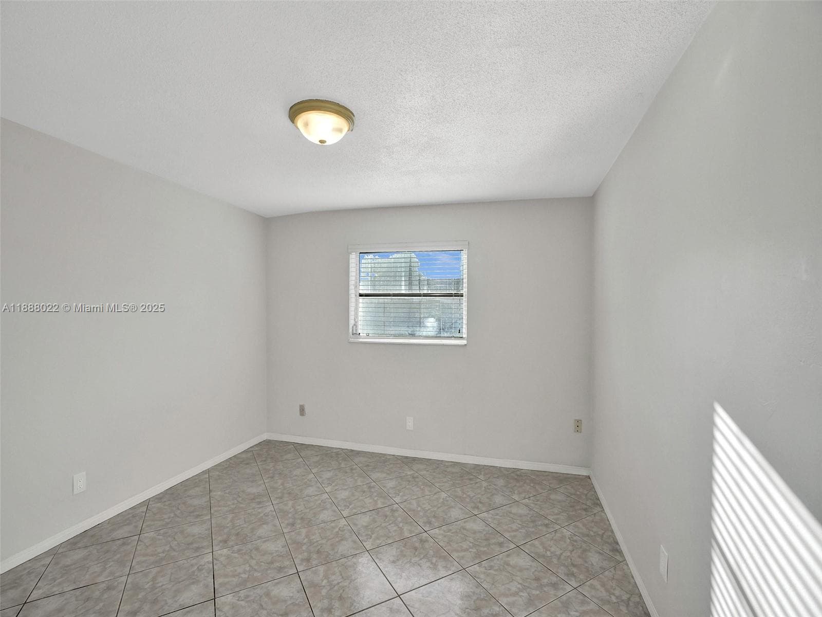 VENETIAN CONDO · #7 in Hollywood - Photo 23
