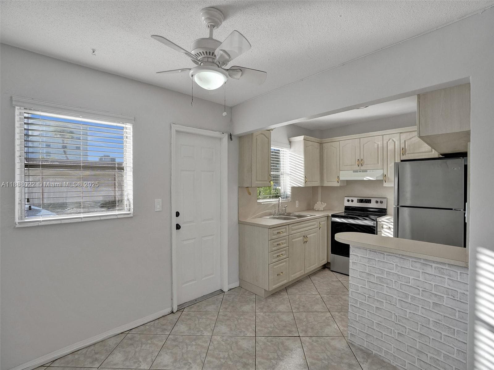 VENETIAN CONDO · #7 in Hollywood - Photo 13