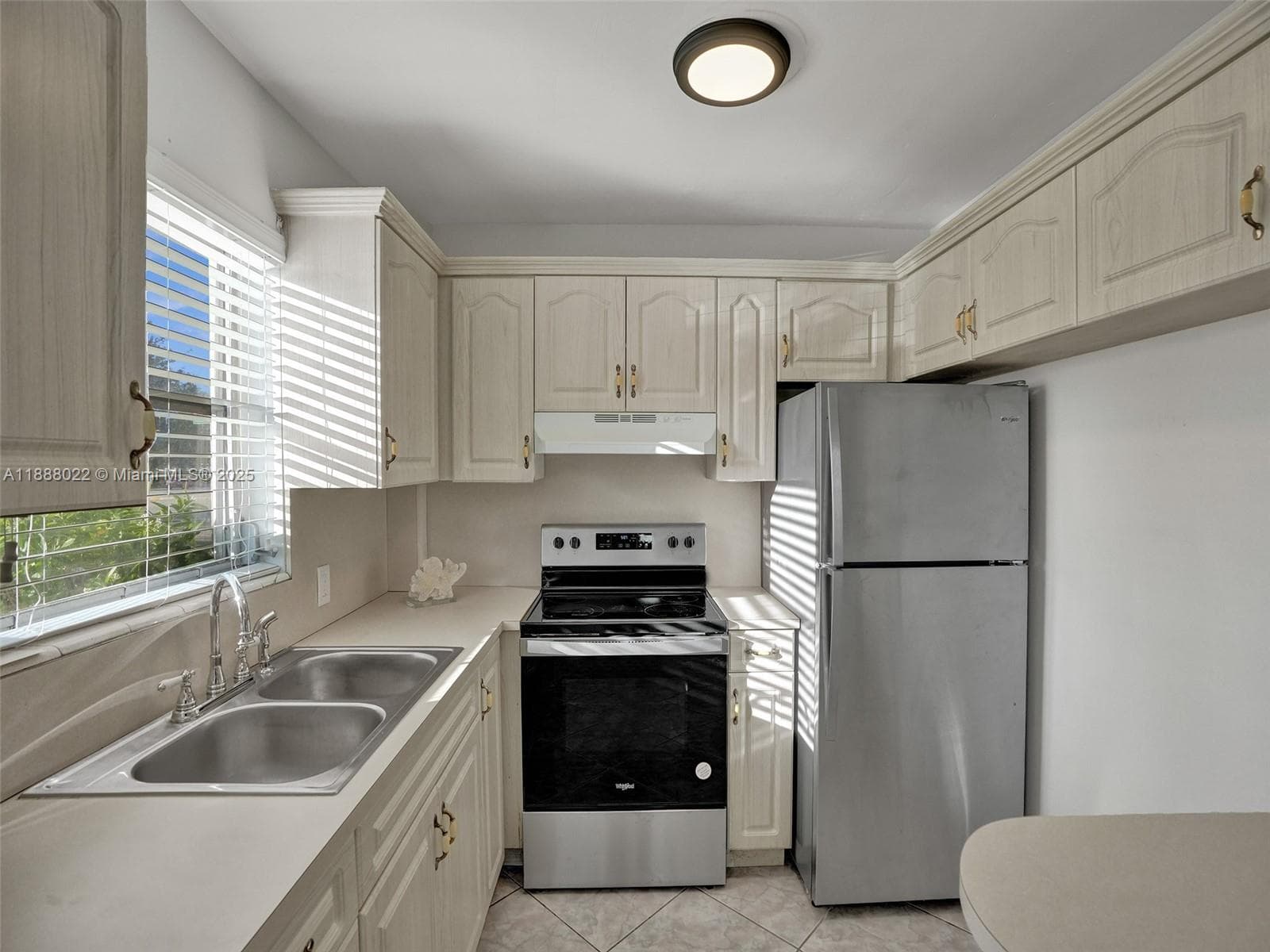 VENETIAN CONDO · #7 in Hollywood - Photo 16