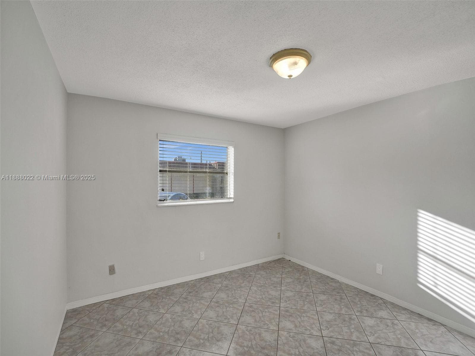 VENETIAN CONDO · #7 in Hollywood - Photo 26