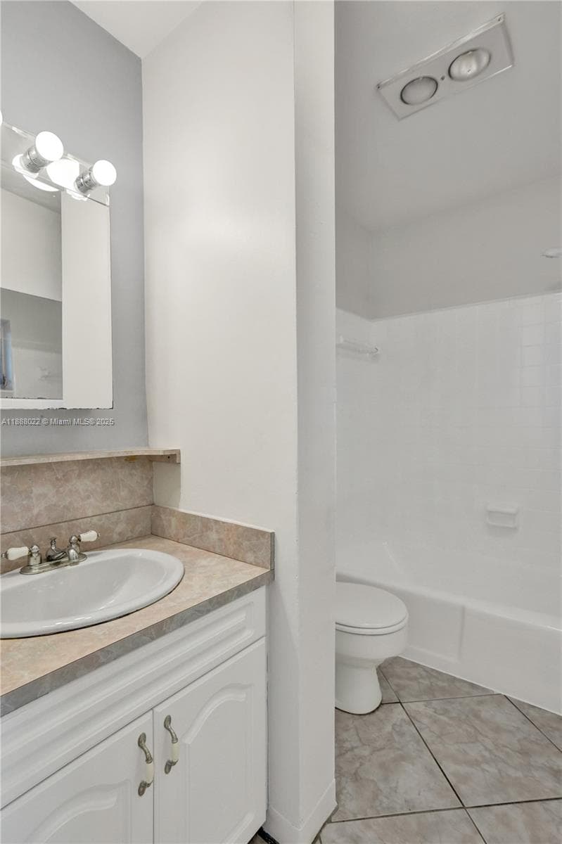 VENETIAN CONDO · #7 in Hollywood - Photo 22