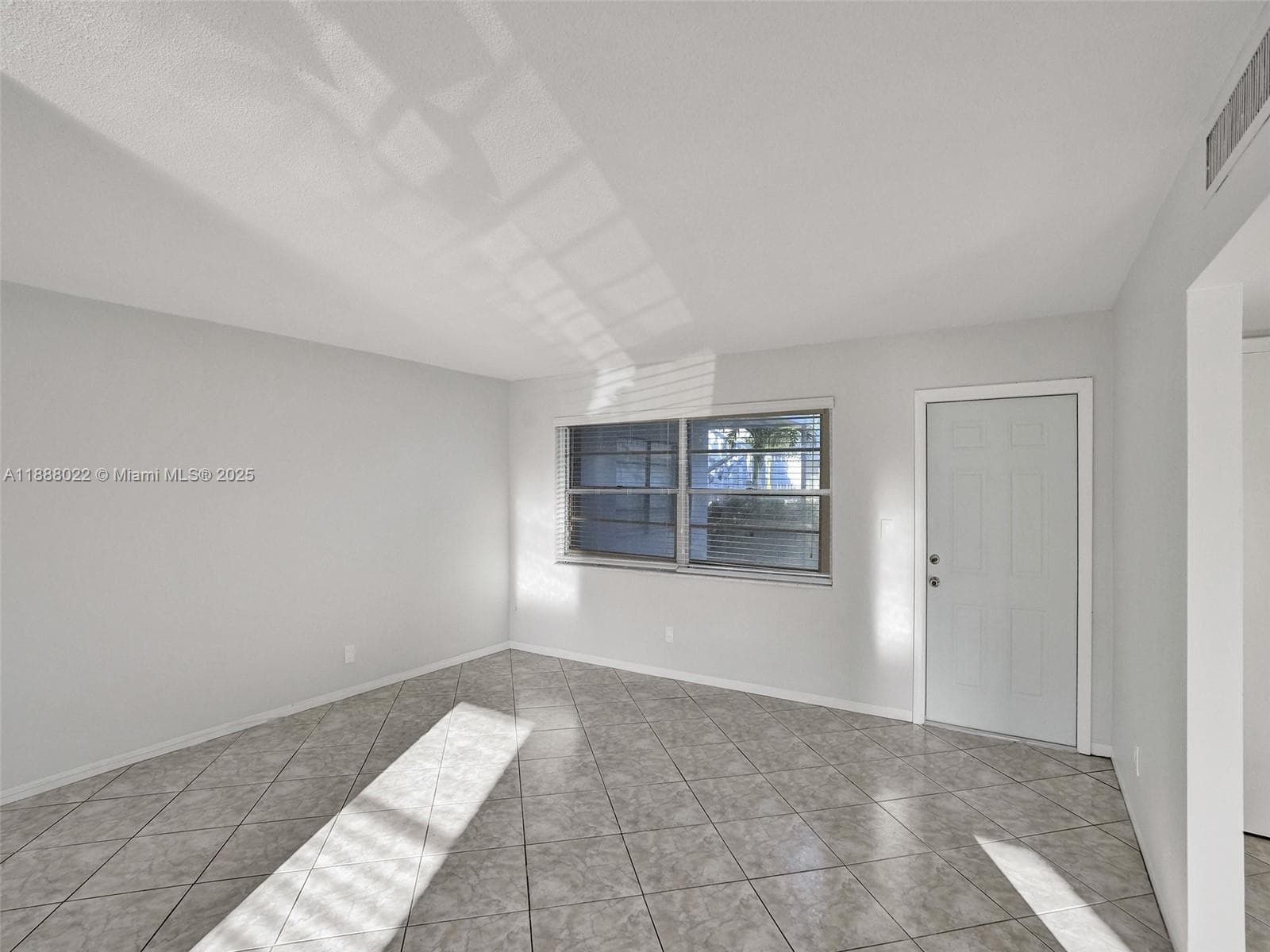 VENETIAN CONDO · #7 in Hollywood - Photo 20