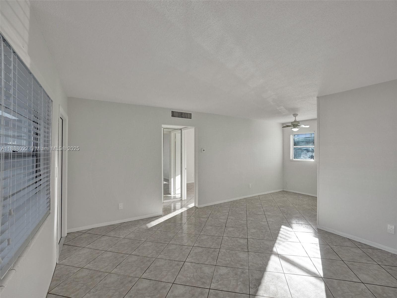 VENETIAN CONDO · #7 in Hollywood - Photo 9