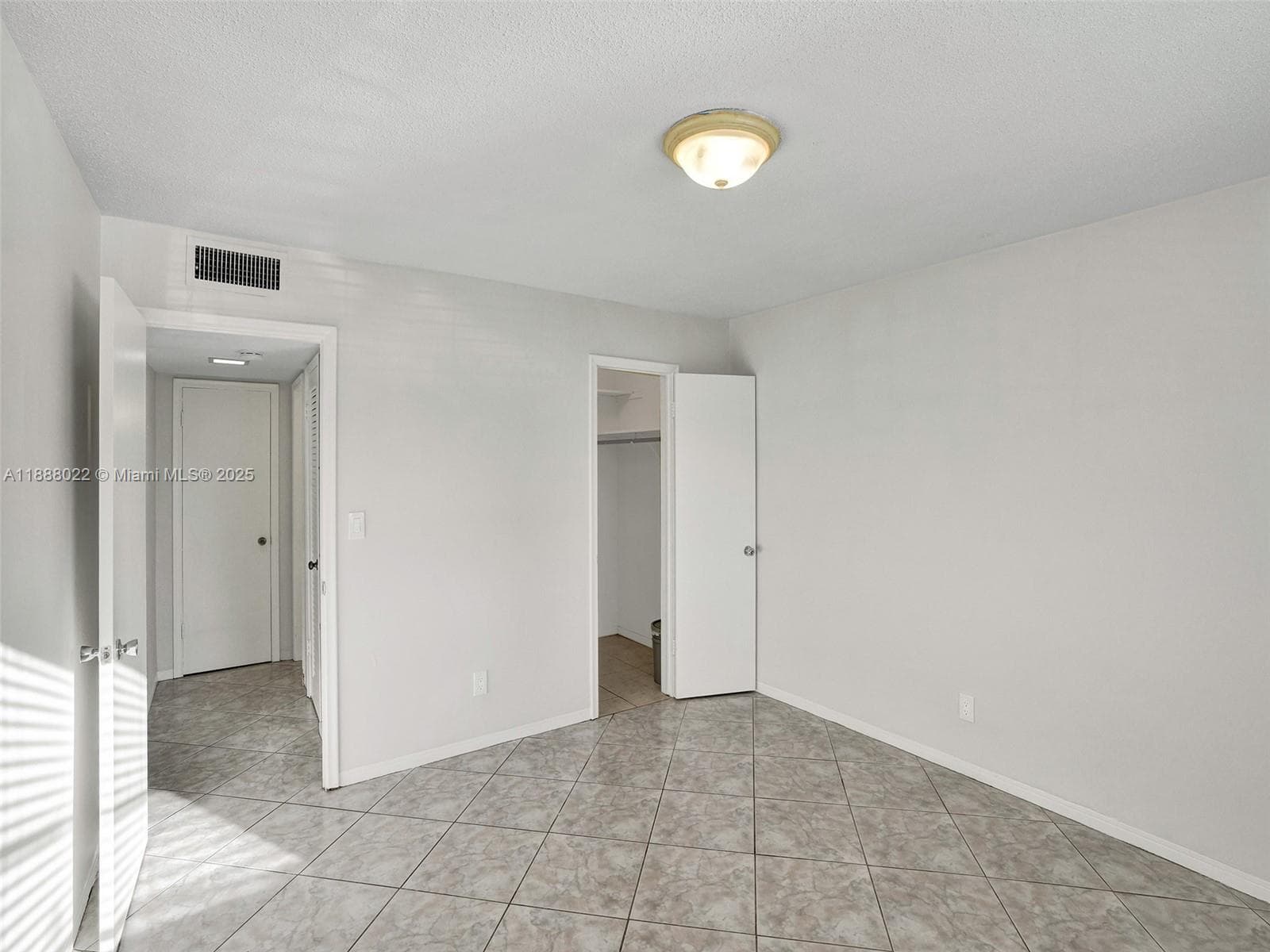 VENETIAN CONDO · #7 in Hollywood - Photo 24