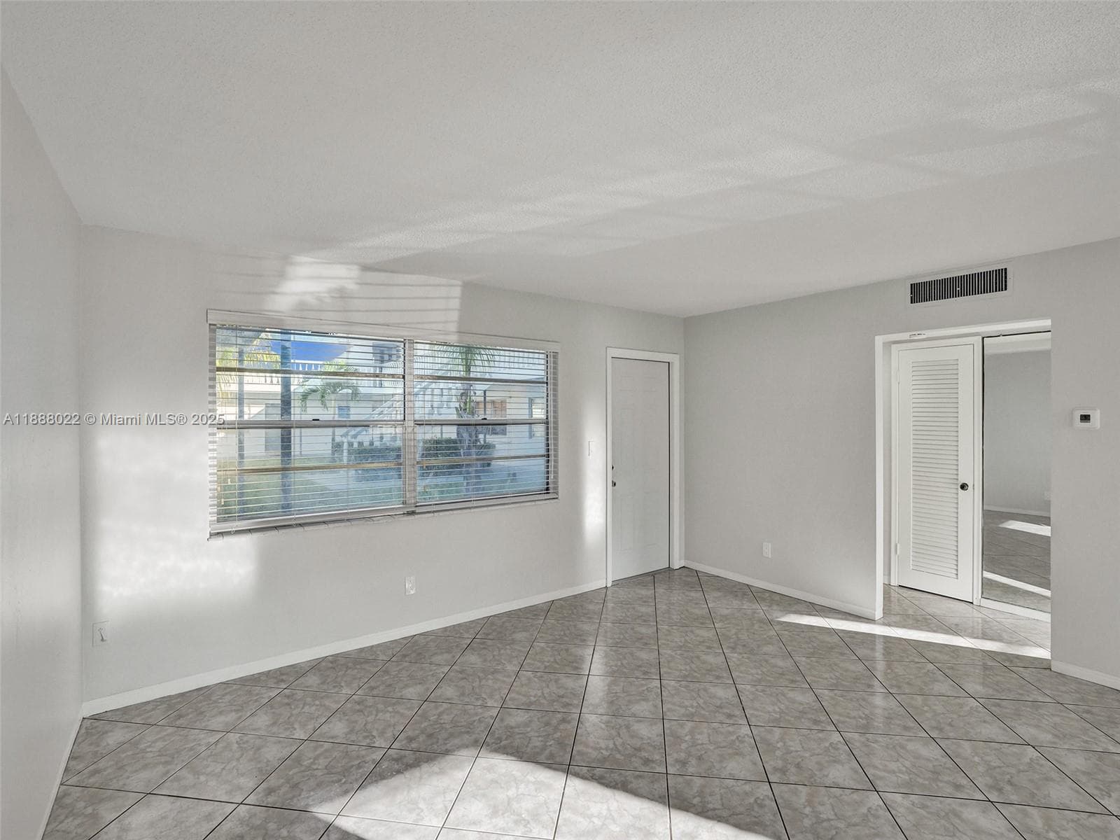 VENETIAN CONDO · #7 in Hollywood - Photo 10