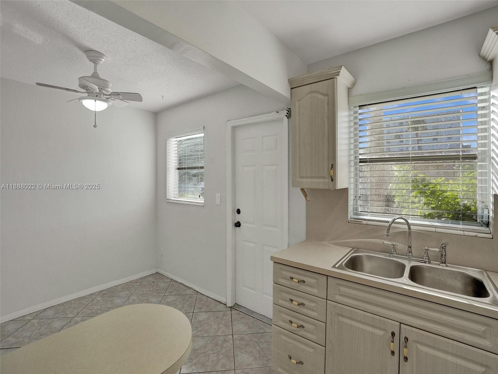 VENETIAN CONDO · #7 in Hollywood - Photo 18
