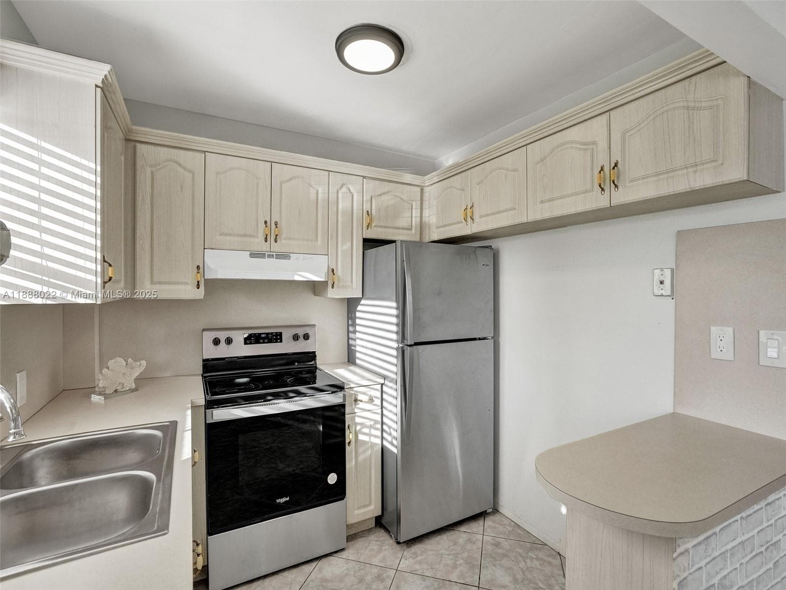 VENETIAN CONDO · #7 in Hollywood - Photo 15