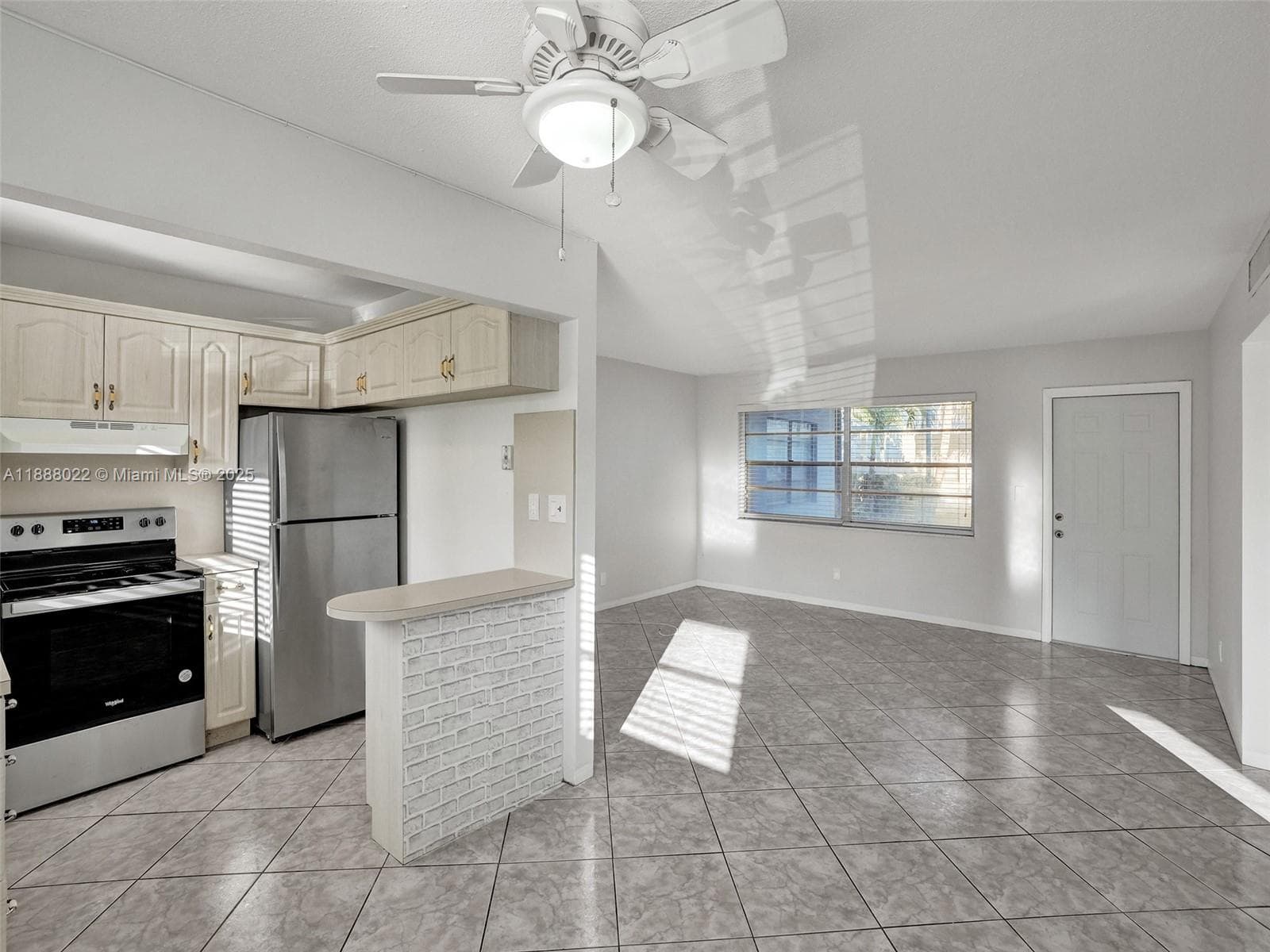 VENETIAN CONDO · #7 in Hollywood - Photo 11