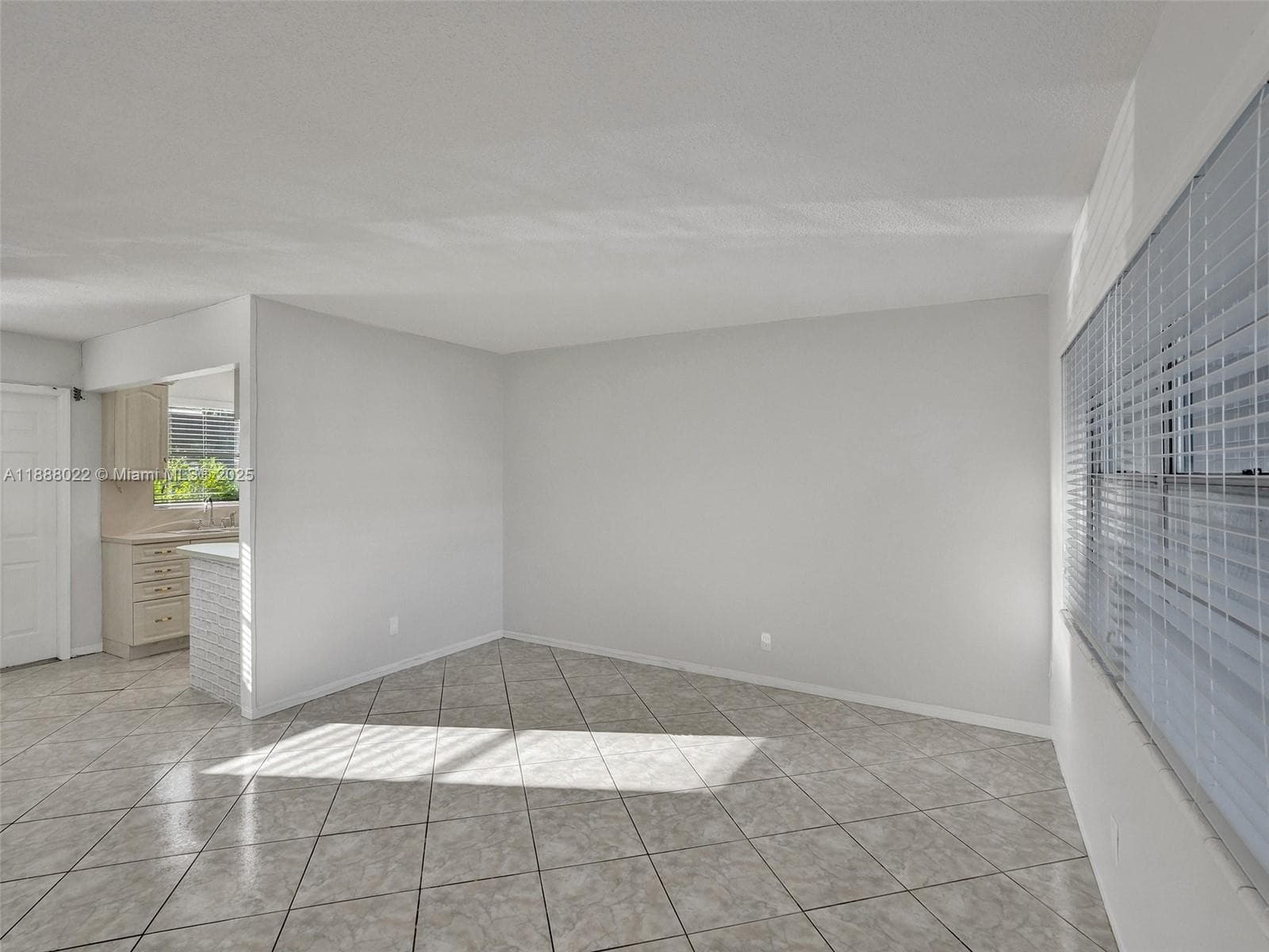 VENETIAN CONDO · #7 in Hollywood - Photo 8