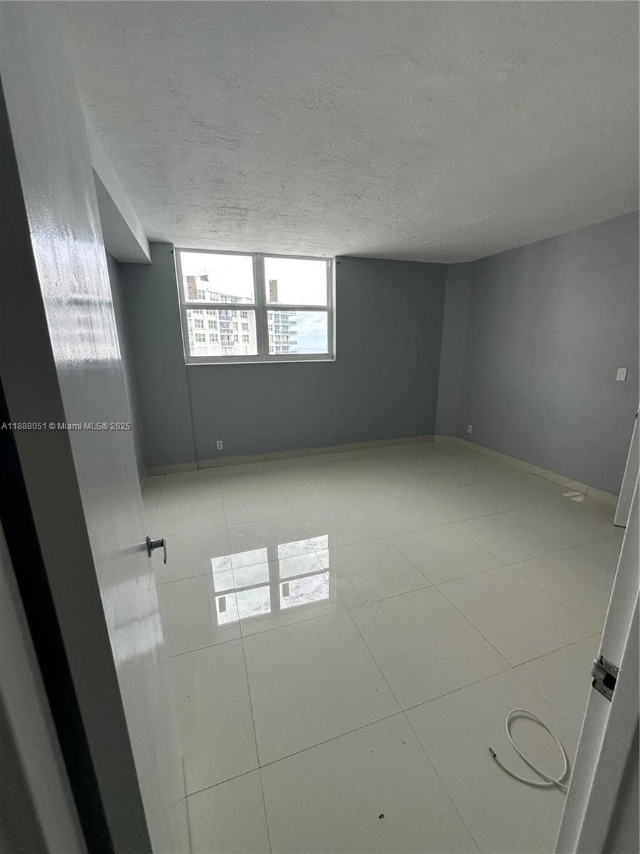 RESIDENCES ON HOLLYWOOD B · #1549 in Hollywood - Photo 12