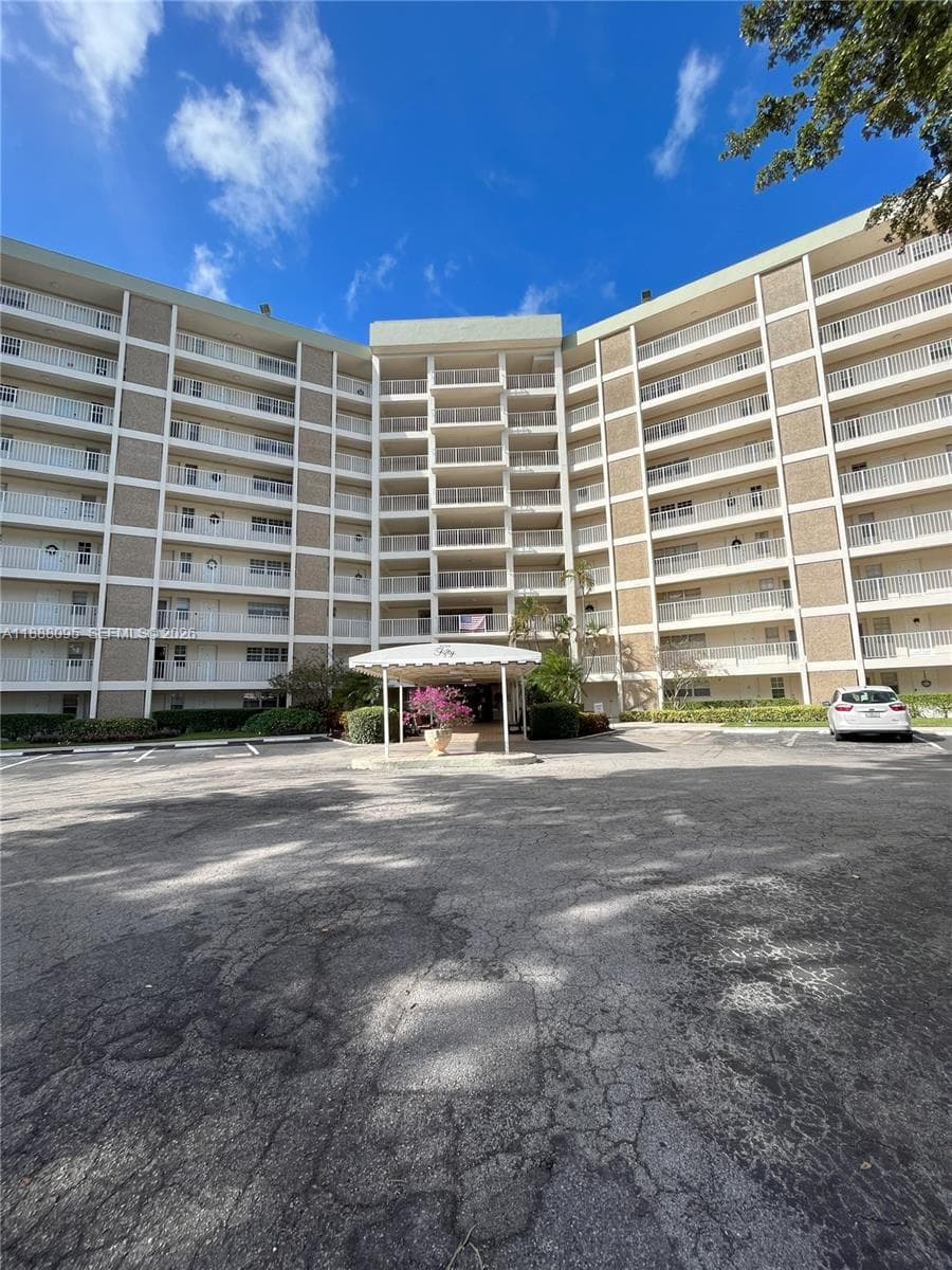 NO 50 PALM-AIRE COUNTRY C · #304 in Pompano Beach - Photo 1