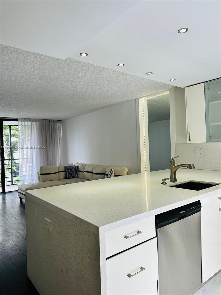BISCAYA IV CONDO · #414 in Aventura - Photo 3