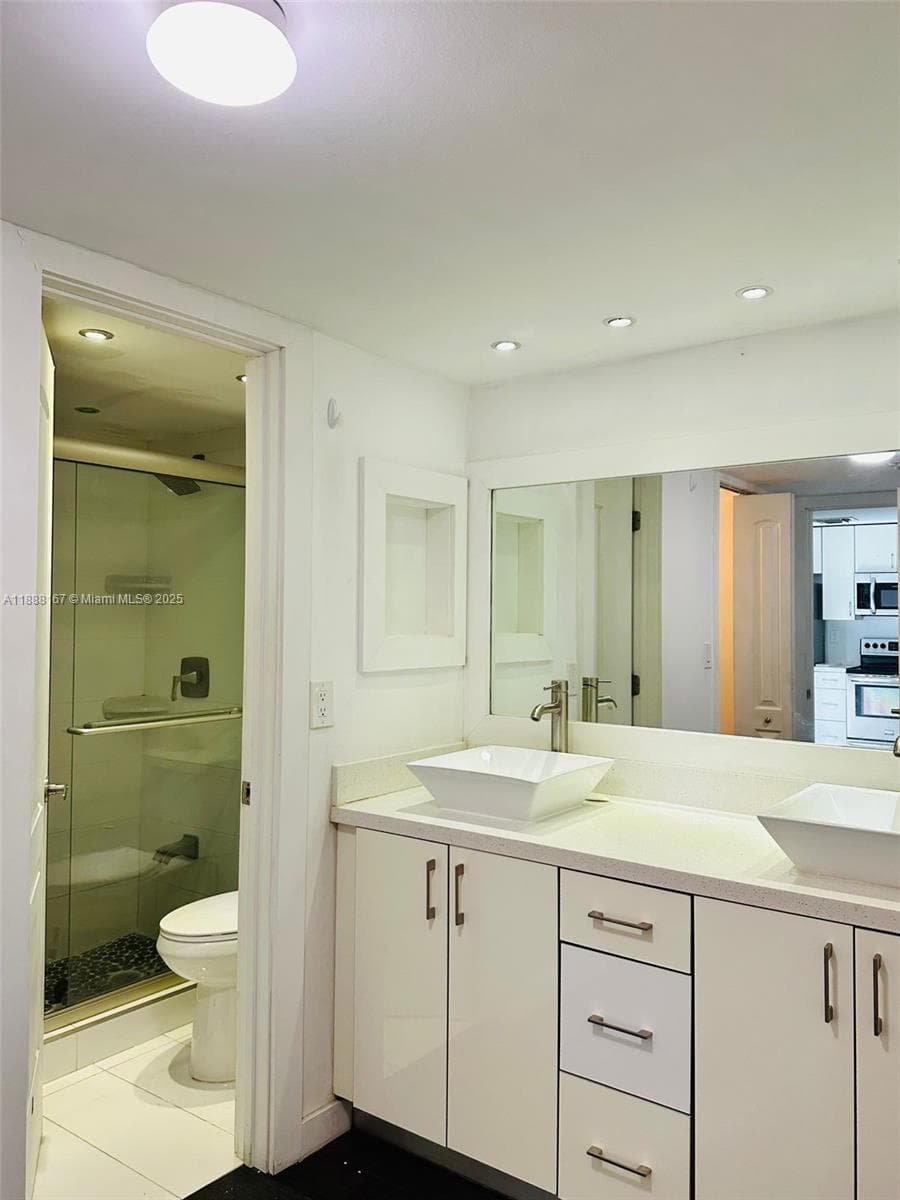 BISCAYA IV CONDO · #414 in Aventura - Photo 5