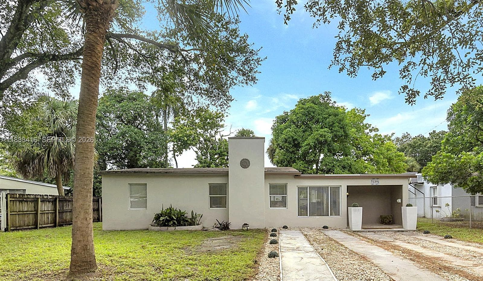 139 SW 21st Way photo 2