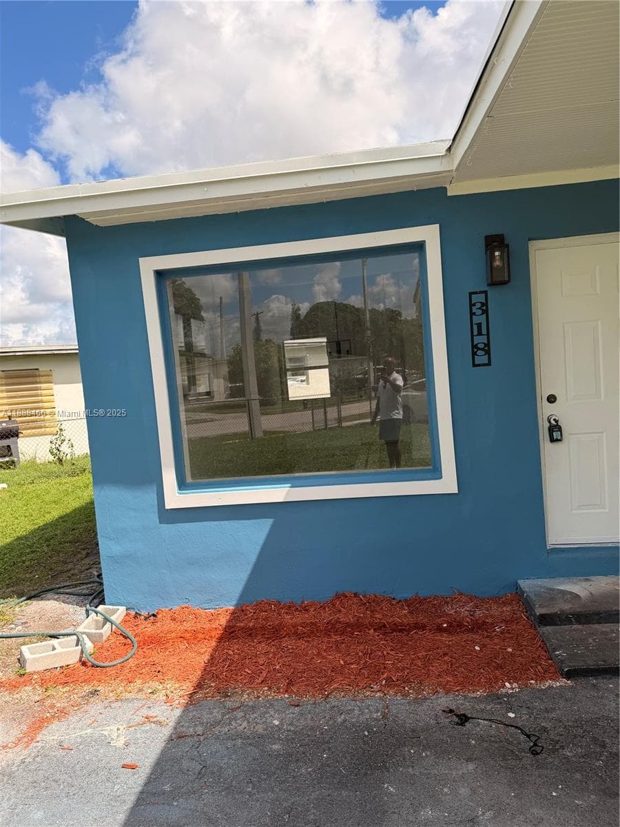 318 NW 30th Ter photo 13
