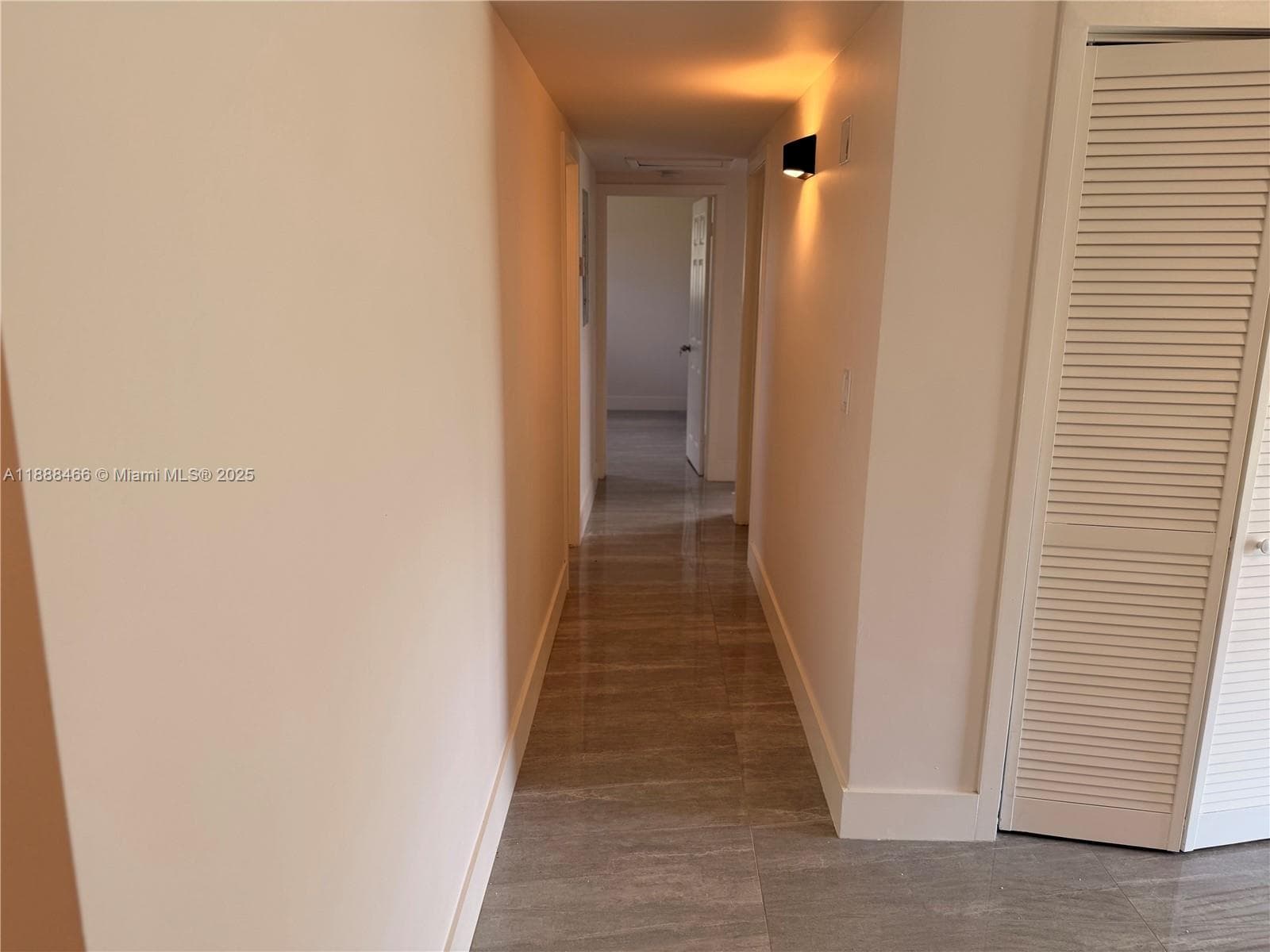 Hallway to the bedrooms