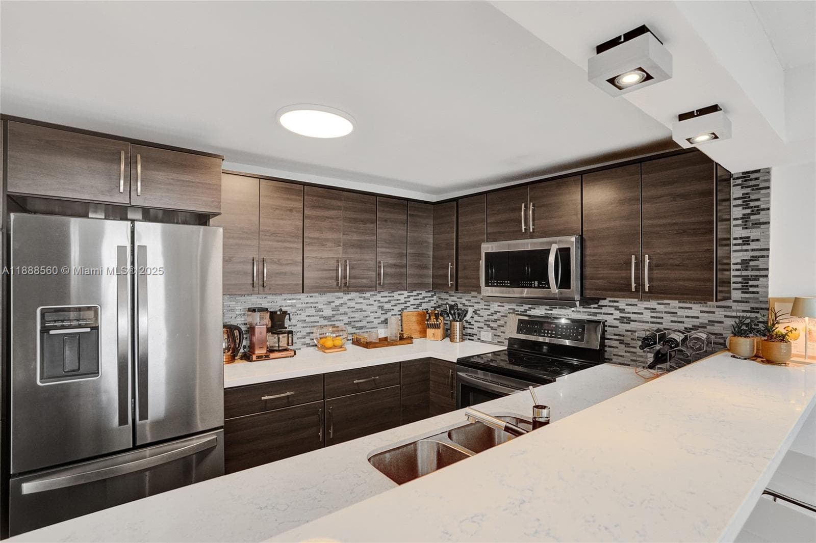 10000 PLAZA CONDO-SOUTH T · #PH23 in Bay Harbor Islands - Photo 28