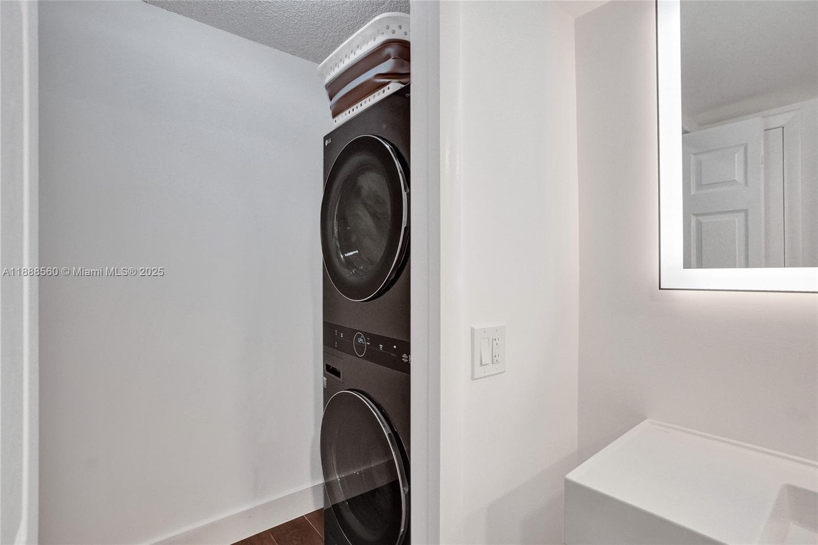 New Permitted Laundry with ventless dryer
