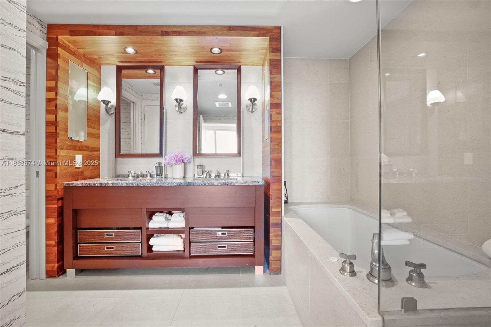 Carillon Miami Beach · #1610 in Miami Beach - Photo 9