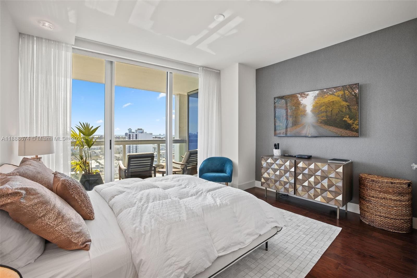 Carillon Miami Beach · #1610 in Miami Beach - Photo 8