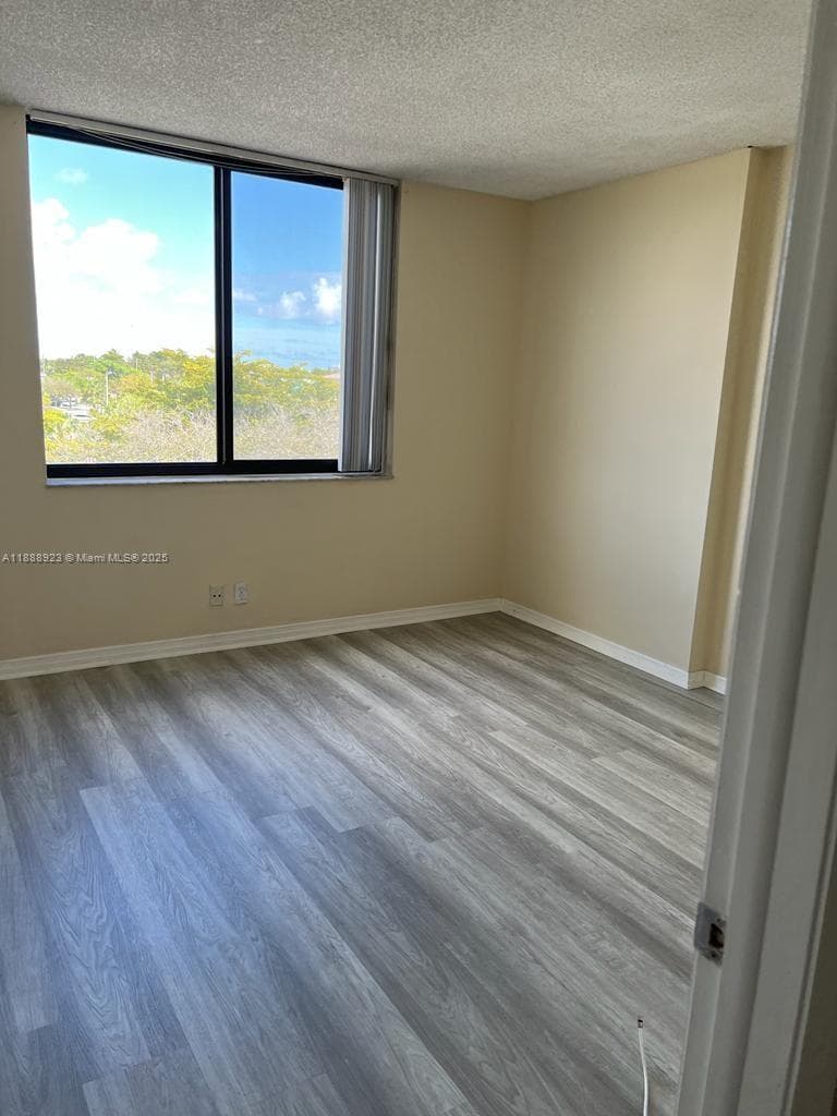 HILLCREST EAST NO 19 COND · #409 in Hollywood - Photo 17