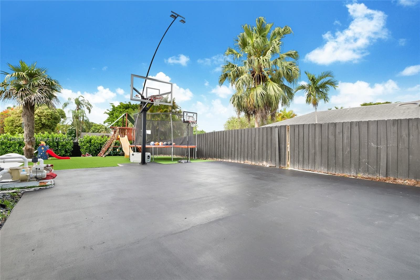 8840 SW 181st Ter photo 5