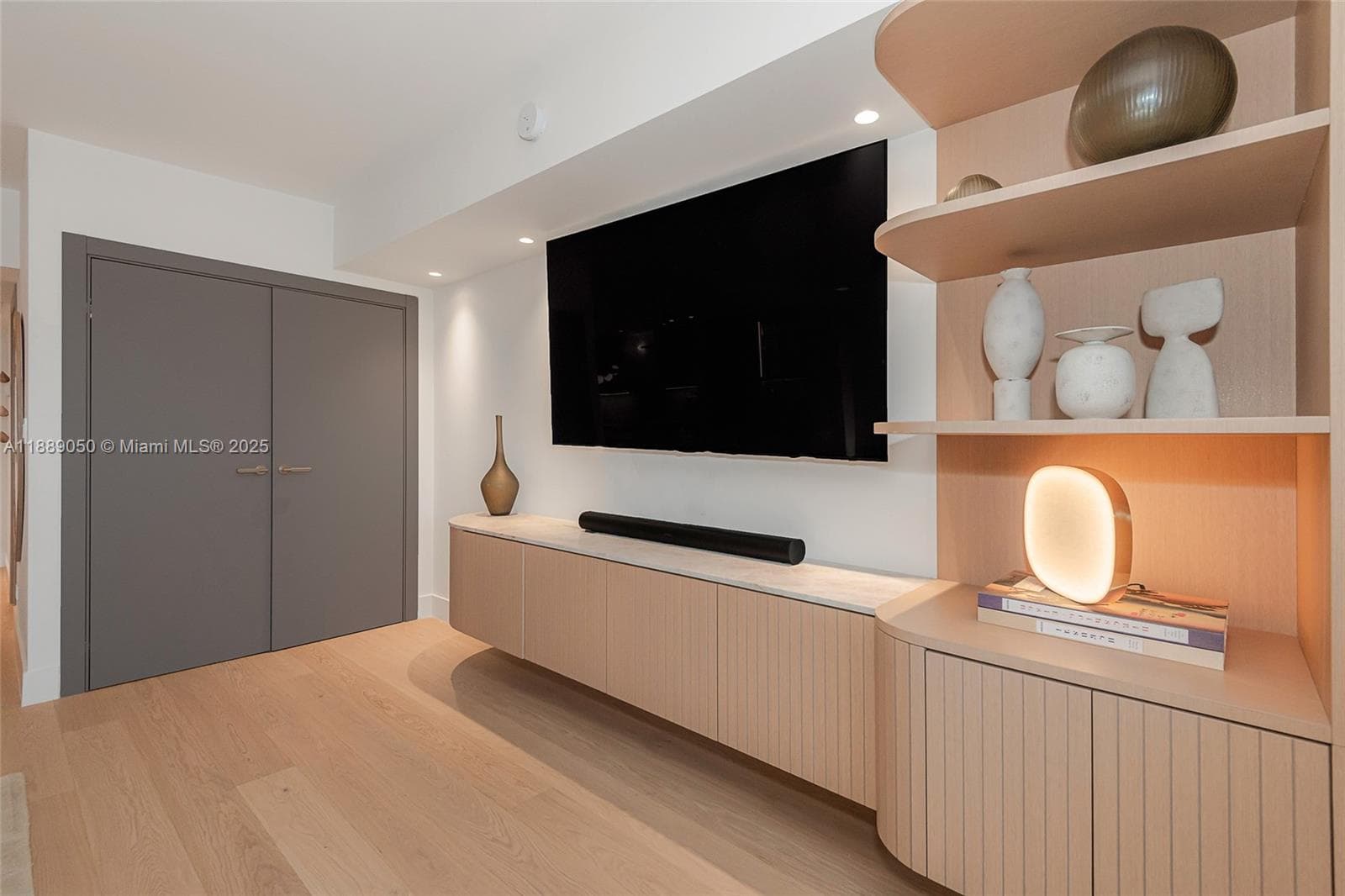 Roney Palace · #1527 in Miami Beach - Photo 13