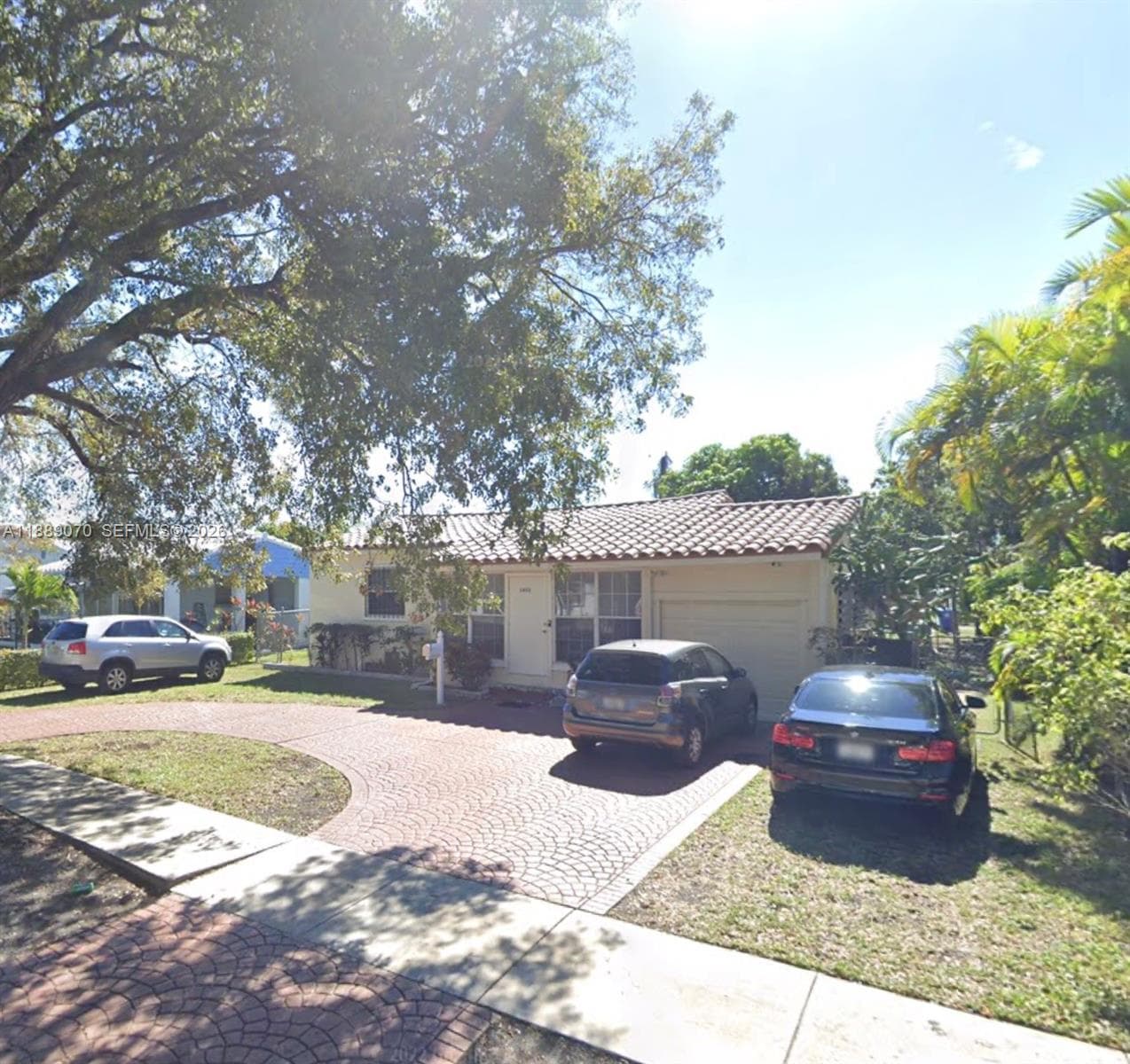 1852 Fletcher St photo 2